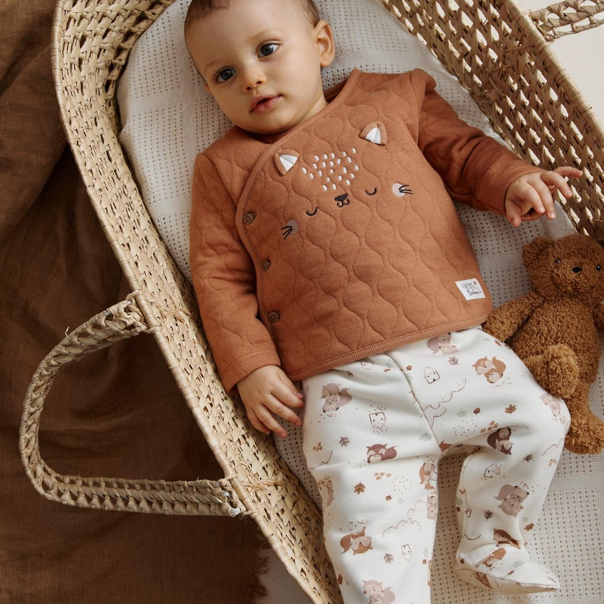 Voir la diapositive 6 : PETIT BEGUIN Ensemble bébé gilet croisé et pantalon avec pieds en molleton caramel