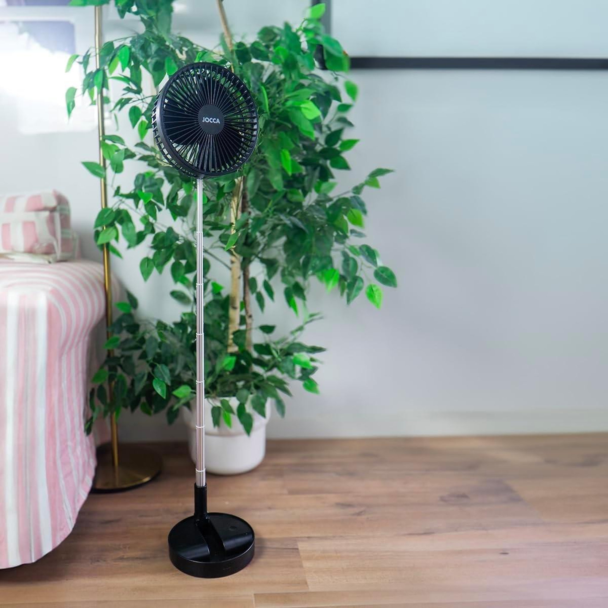 Voir la diapositive 5 : Jocca Ventilateur à Batterie Sans fil Silencieux USB NOIR  Pied Pliable & Télescopique Télécommande Autonomie 24h Jocca