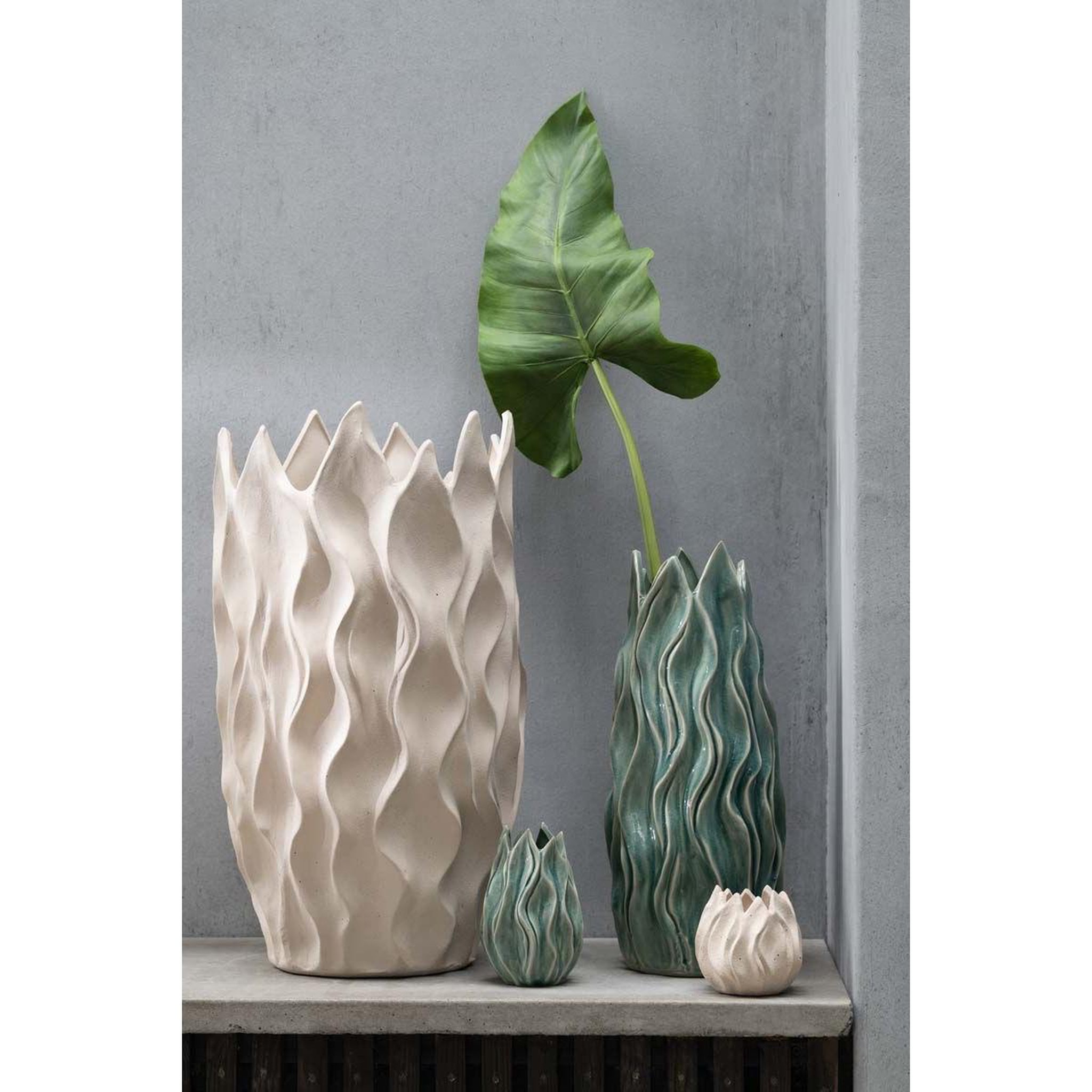 Voir la diapositive 2 : J-LINE Vase design en céramique  ivy  54cm beige