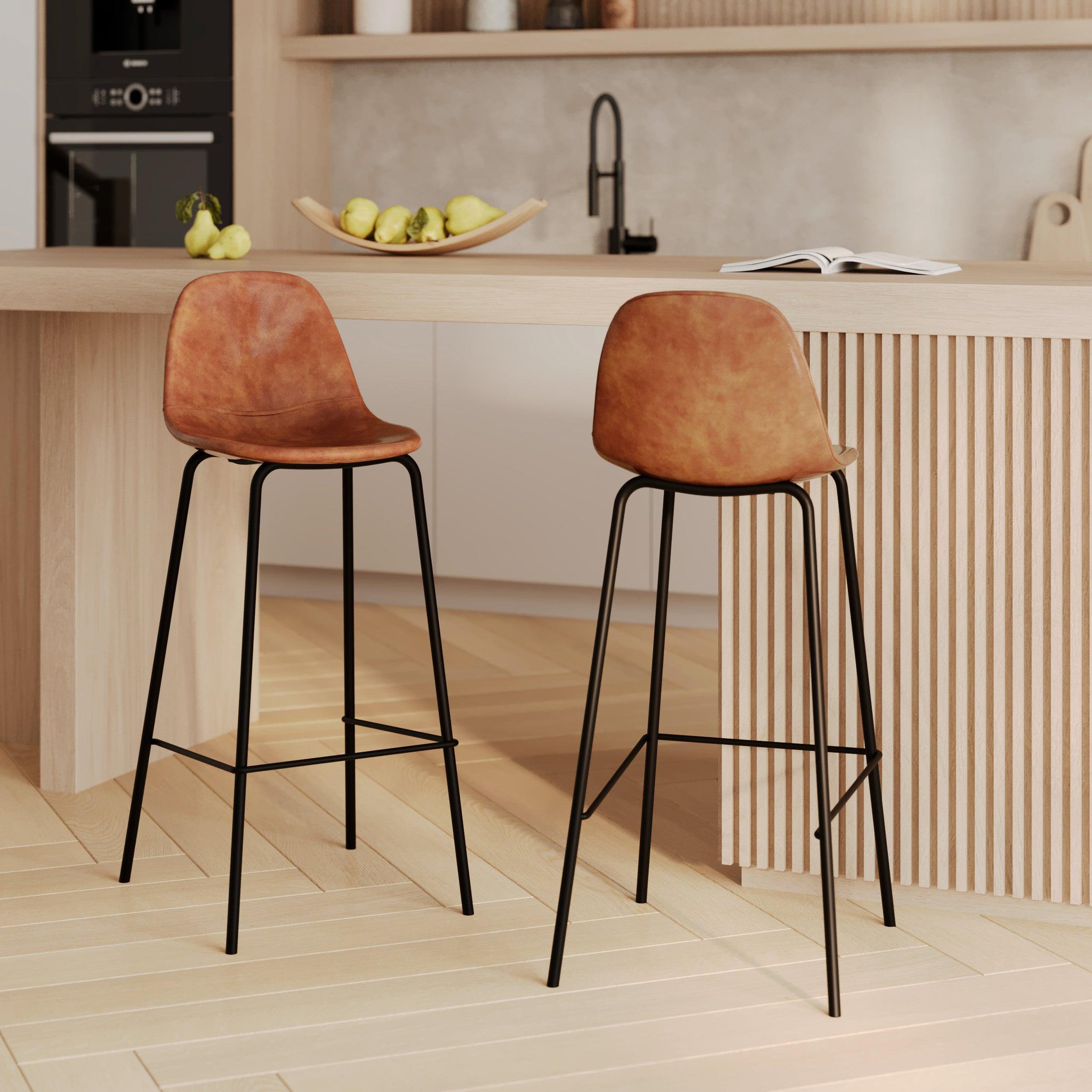 Voir la diapositive 2 : MAISON PAVANE Lot de 2 chaises de bar 75 cm en cuir synthétique camel-henrik