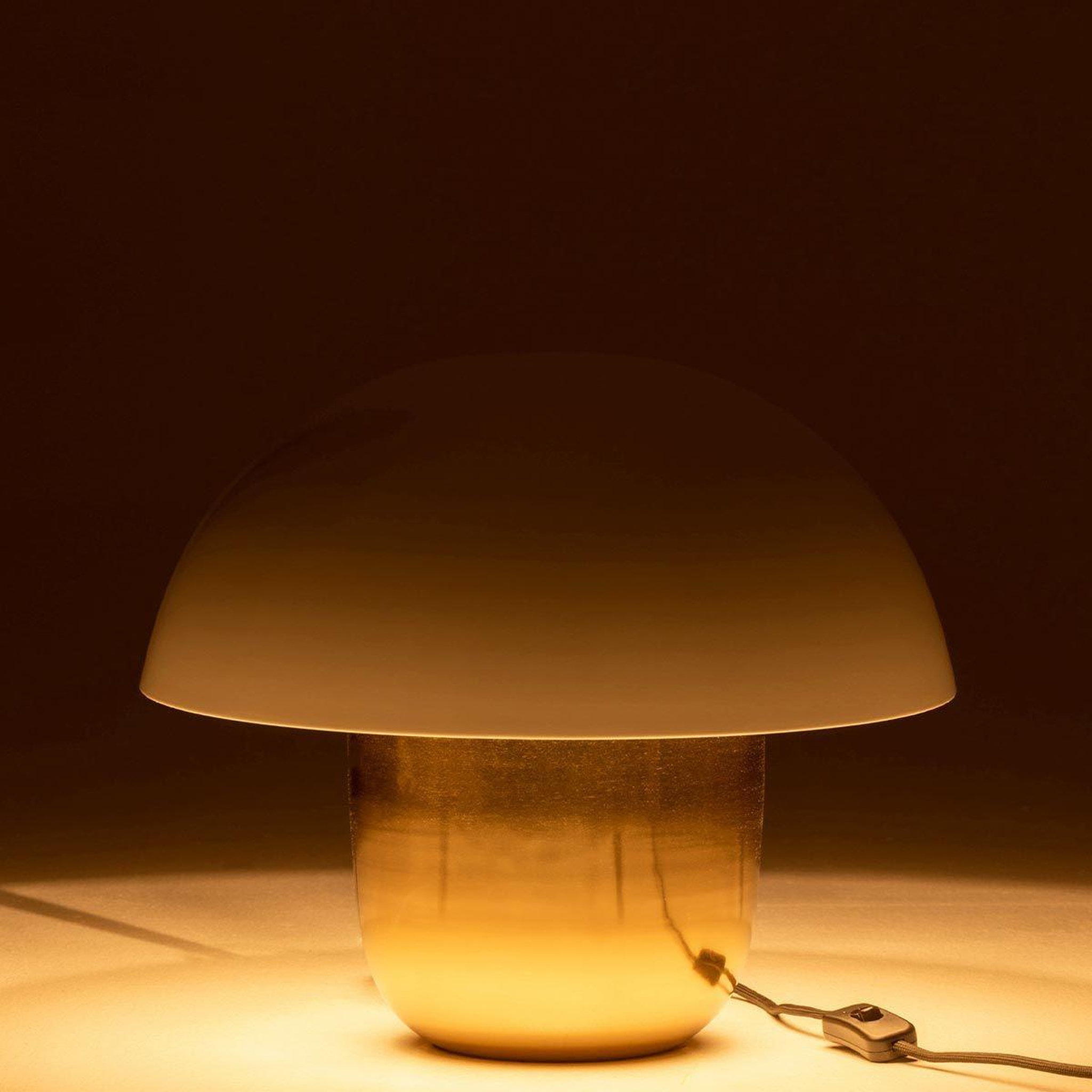 Voir la diapositive 3 : J-LINE Lampe à poser  champignon métal  50cm blanc & or
