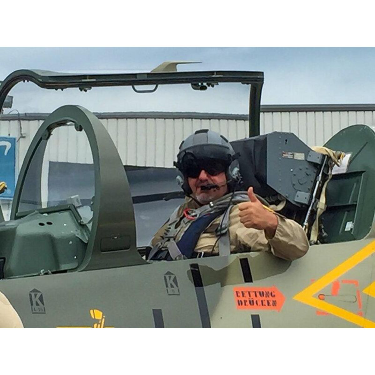 Smartbox Pilote d'un jour en Californie : 1h de montée d'adrénaline dans un avion de chasse L-39 Albatros - Coffret Cadeau Sport & Aventure