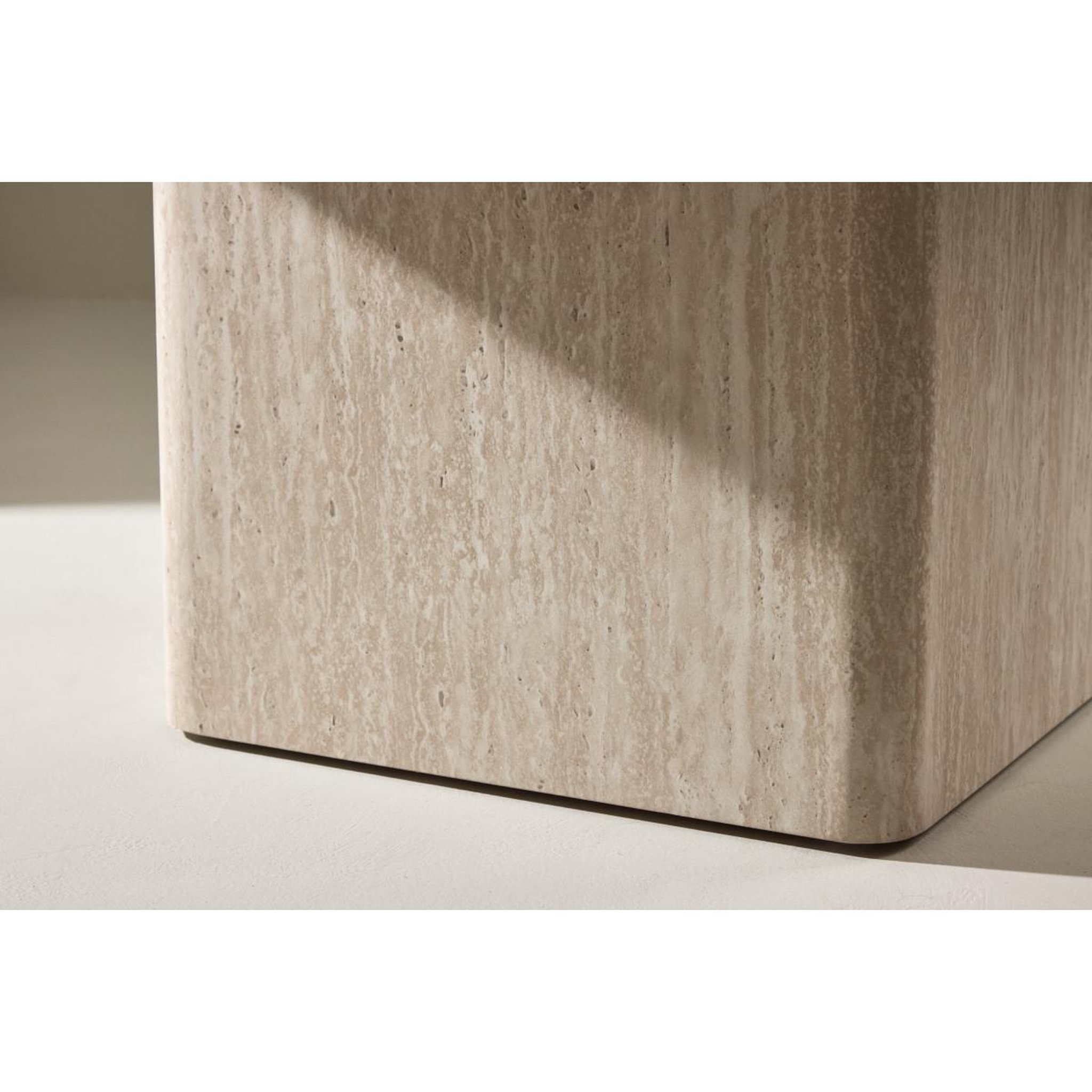 Voir la diapositive 5 : Paris Prix Table basse effet travertin  qvart  80cm beige