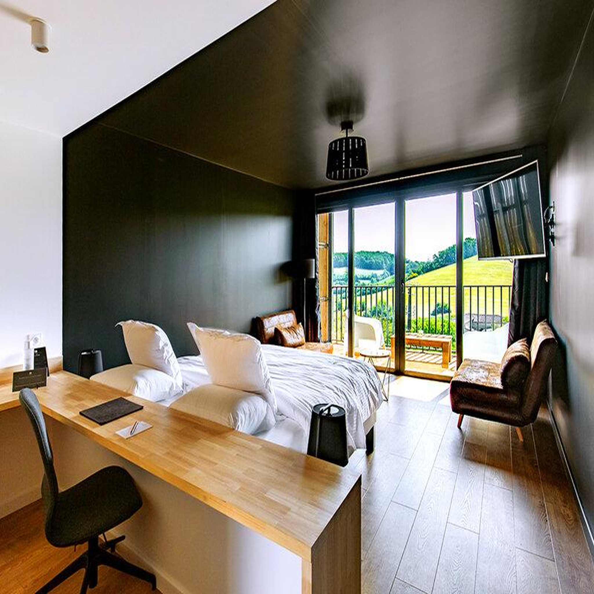 Voir la diapositive 2 : Smartbox Séjour d'exception en hôtel 4* : 2 jours avec dîner à auch - coffret cadeau séjour