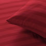 Voir la diapositive 2 : Douceur d'Intérieur Housse de couette 240x220 + 2 taies Cléo rouge uni microfibre