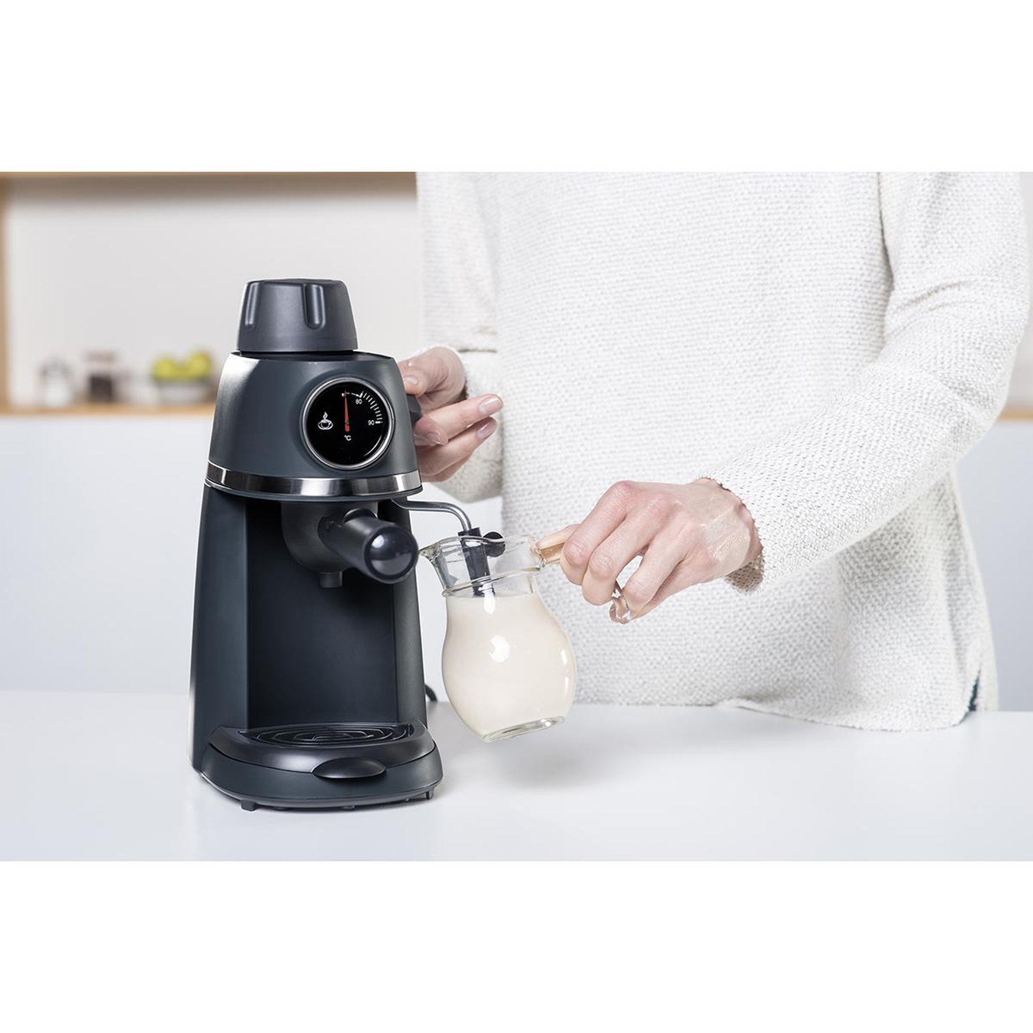 Voir la diapositive 6 : Black et Decker Machine à café vapeur 3.5bars 4 tasses - bxco800e