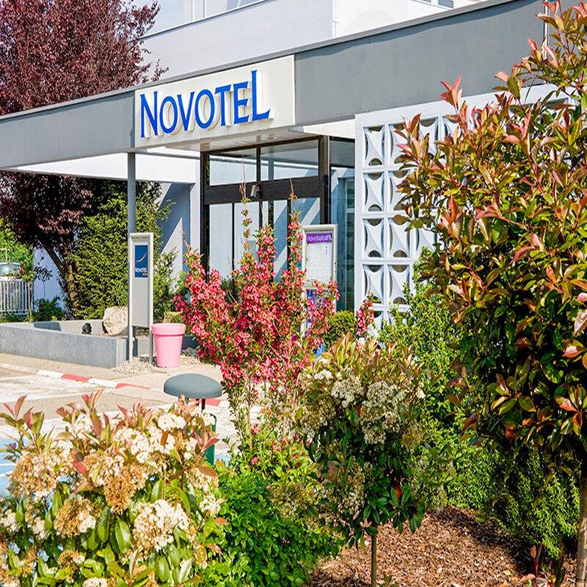 Voir la diapositive 2 : Smartbox Échappée alsacienne de 2 jours près de mulhouse en hôtel 4* avec dîner - coffret cadeau séjour