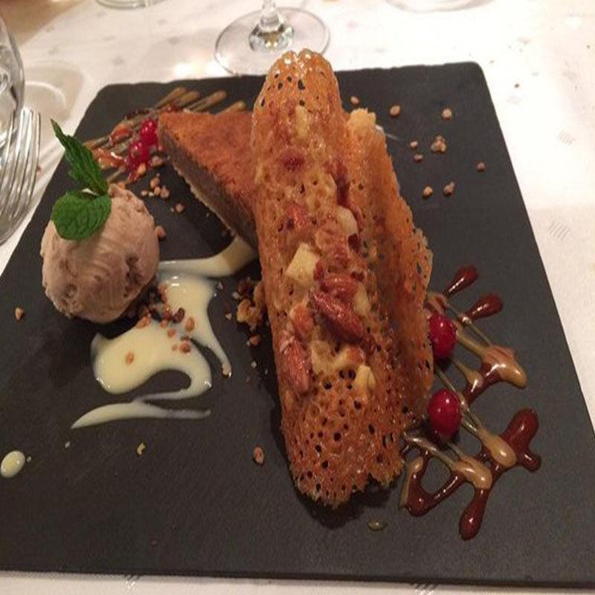 Voir la diapositive 3 : Smartbox Dîner gastronomique en duo de 2 à 6 plats avec ou sans boissons - coffret cadeau gastronomie