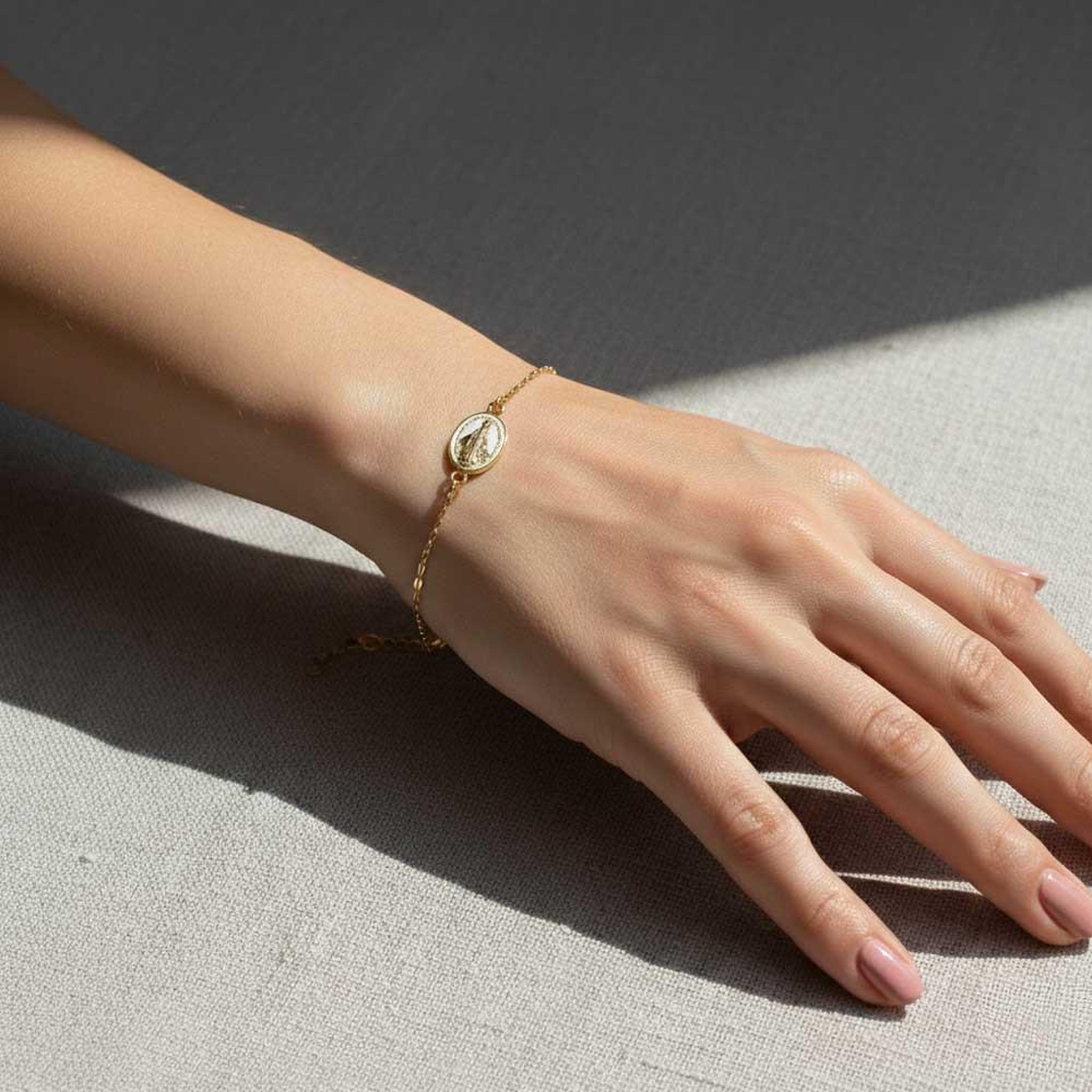 Voir la diapositive 2 : L'ATELIER D'AZUR Bracelet Or 18 Carats 750 Jaune Email - Vierge Miraculeuse