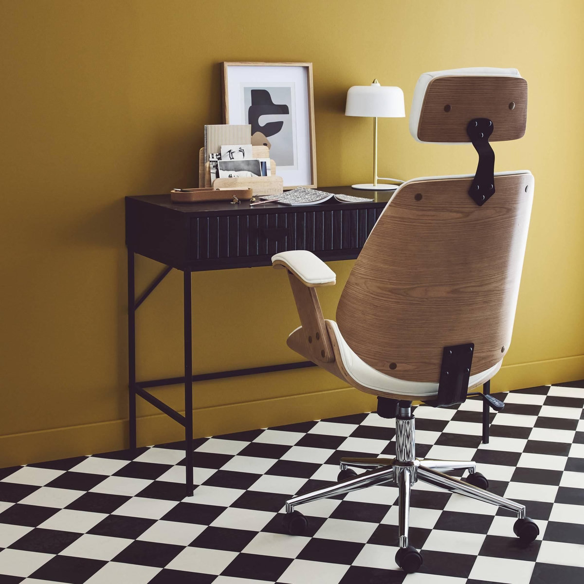 SWEEEK Chaise de bureau à roulettes décor bois courbé et simili cuir