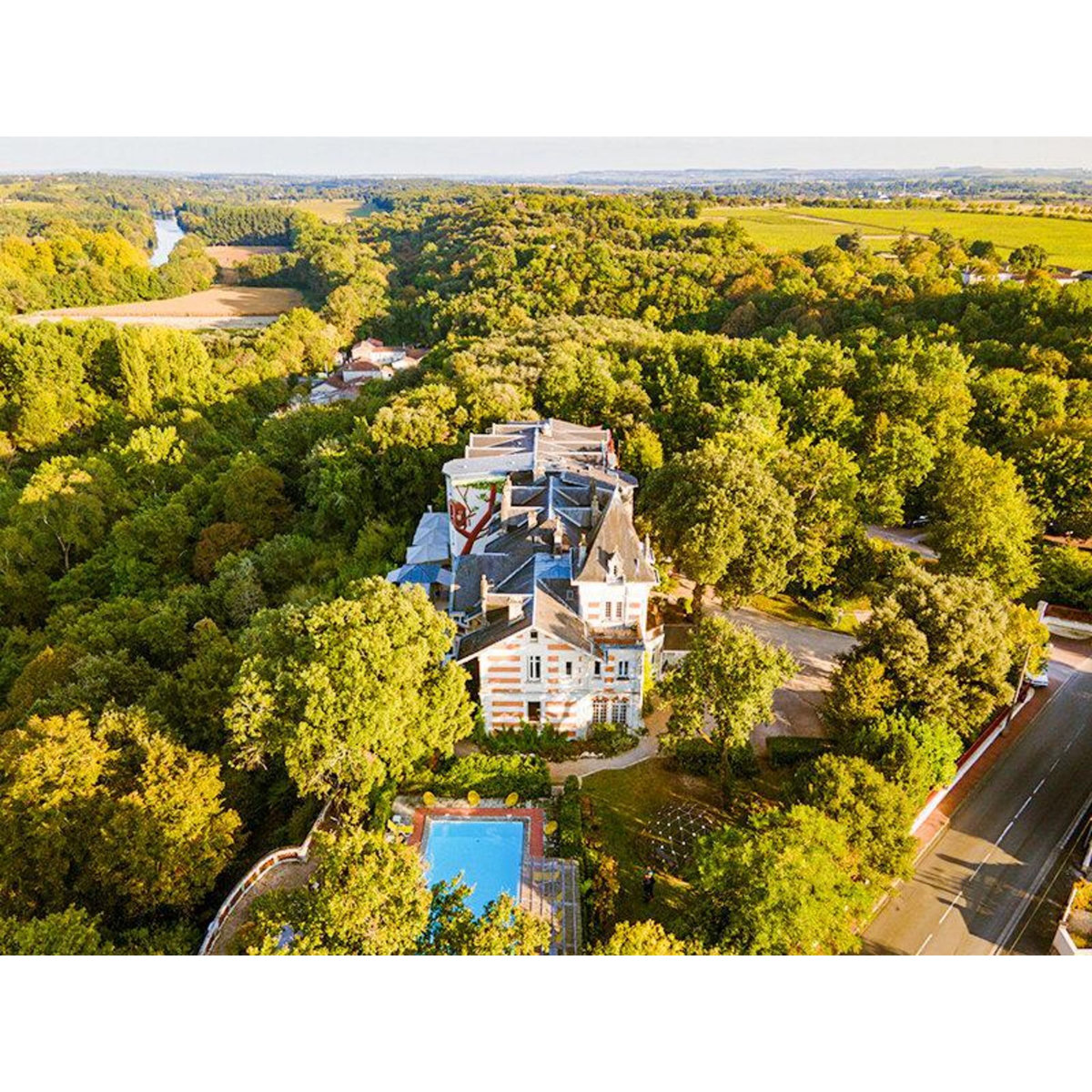 Smartbox 2 jours d'exception avec massage et accès au spa dans un hôtel 4* près de Cognac - Coffret Cadeau Séjour