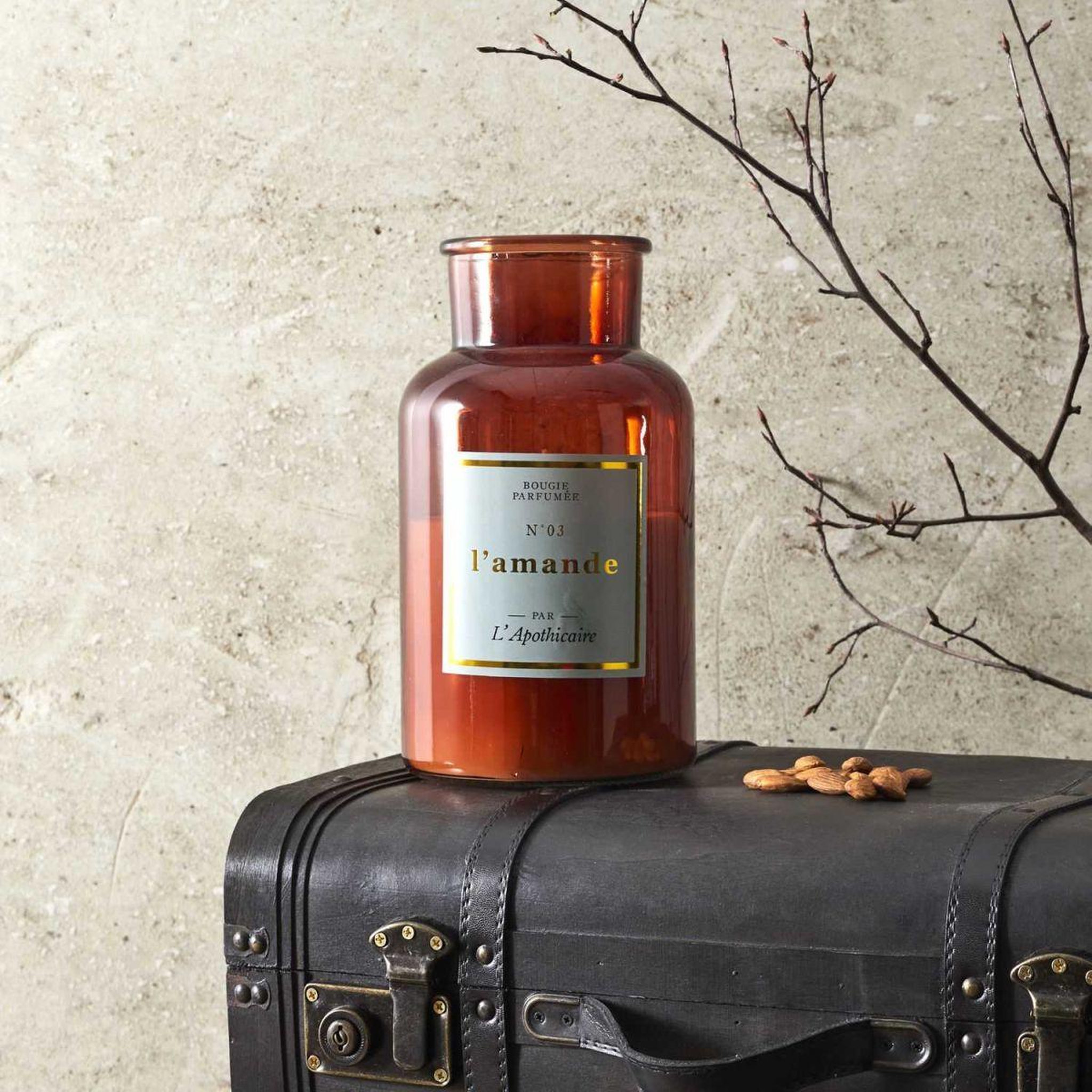 Voir la diapositive 2 : The Home Deco Factory Bougie parfumée déco  apo chic  1400g amande