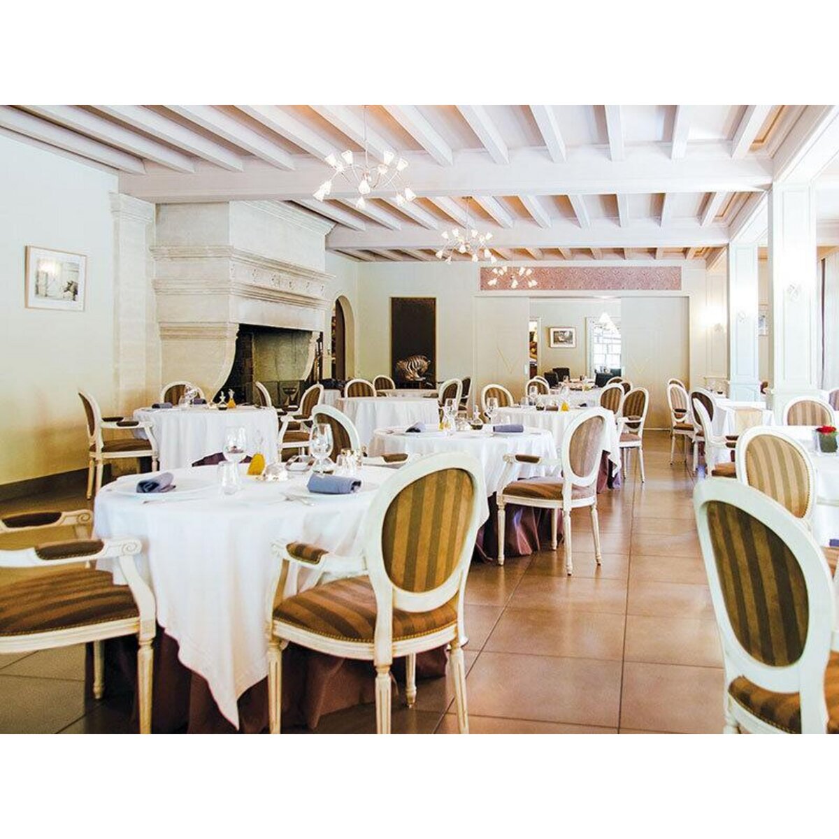 Smartbox Menu 5 Plats dans un restaurant gastronomique près d'Avignon - Coffret Cadeau Gastronomie