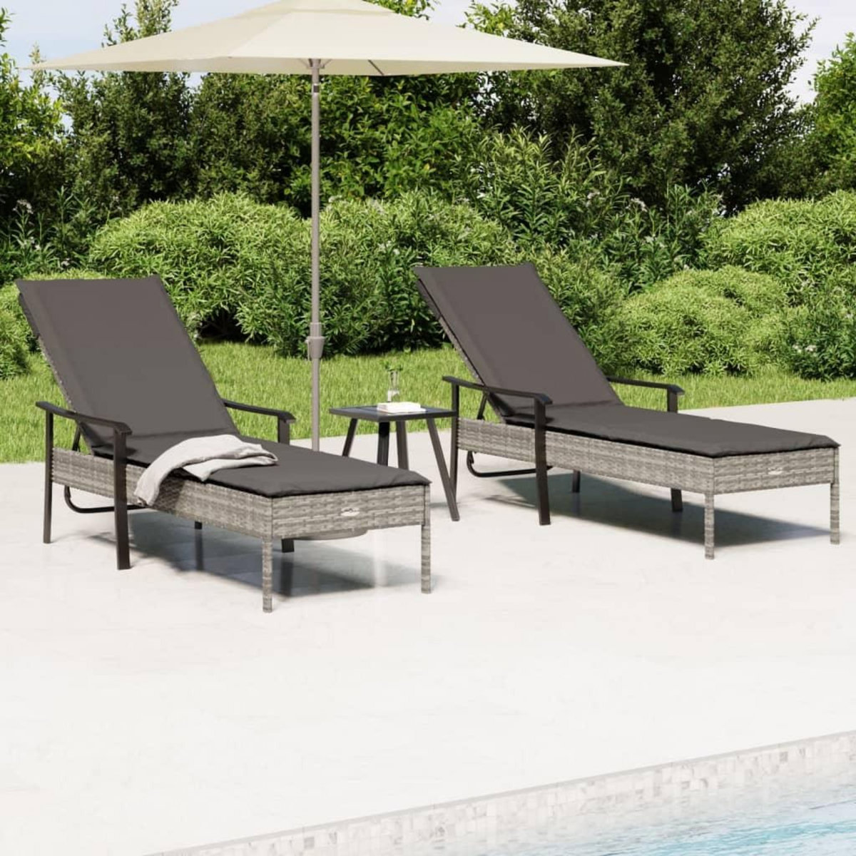 VIDAXL Chaises longues lot de 2 avec table et coussins gris poly rotin