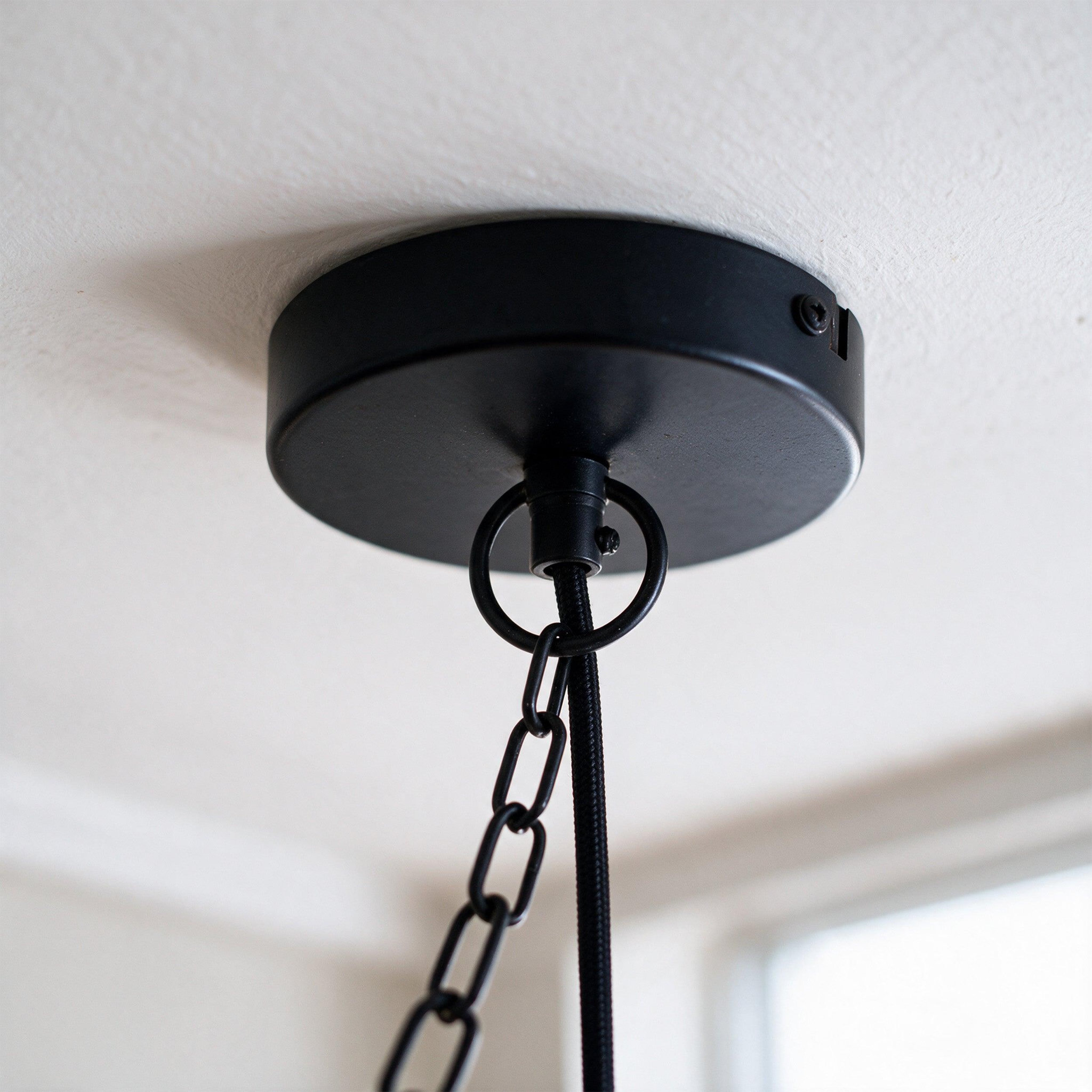 Voir la diapositive 6 : MAISON PAVANE Suspension en métal noir et doré 74 cm-Pacha
