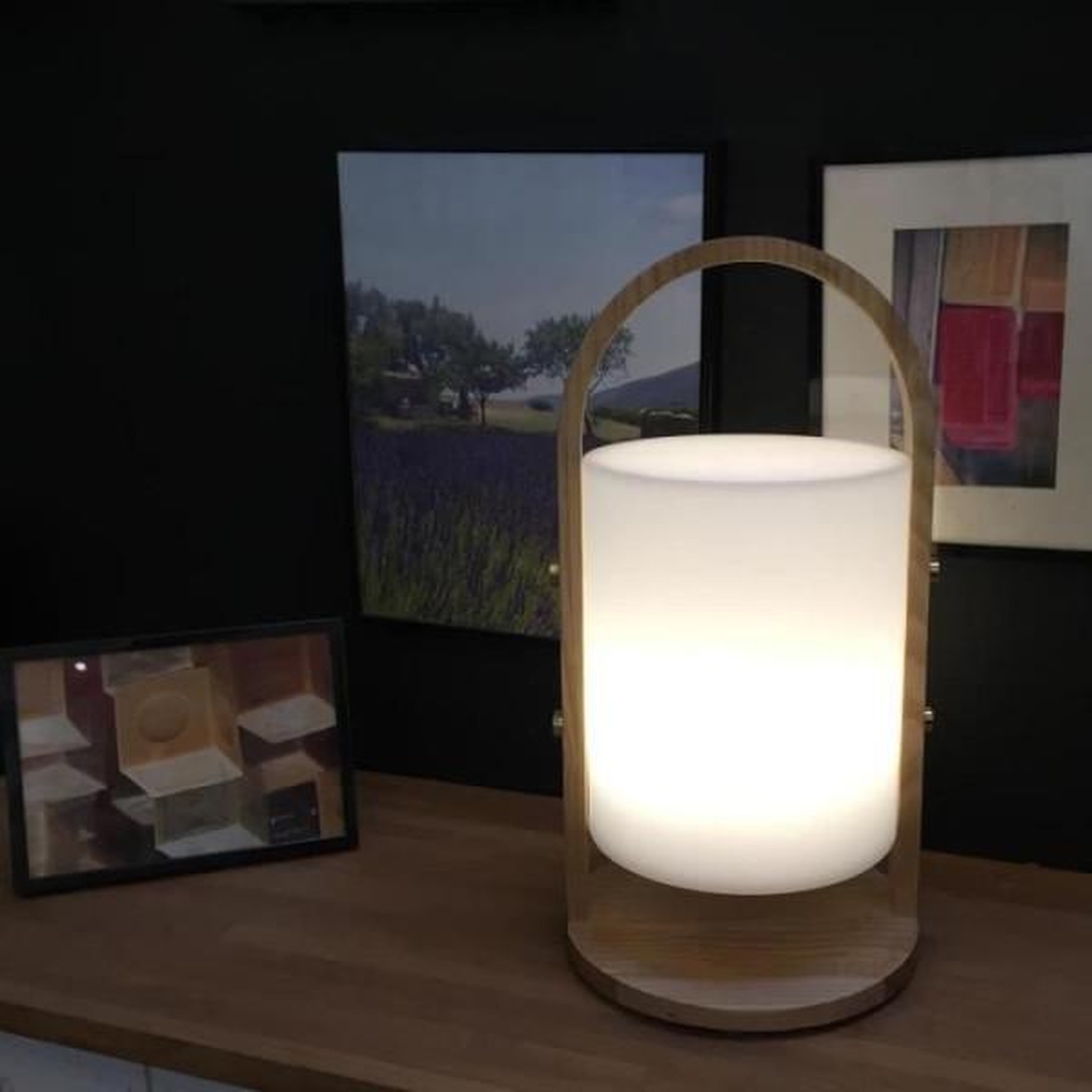 Voir la diapositive 5 : Lumisky Lanterne extérieure LED Woody - LUMISKY - Blanc - Design scandinave - Poignée en bois naturel - Autonomie 10h