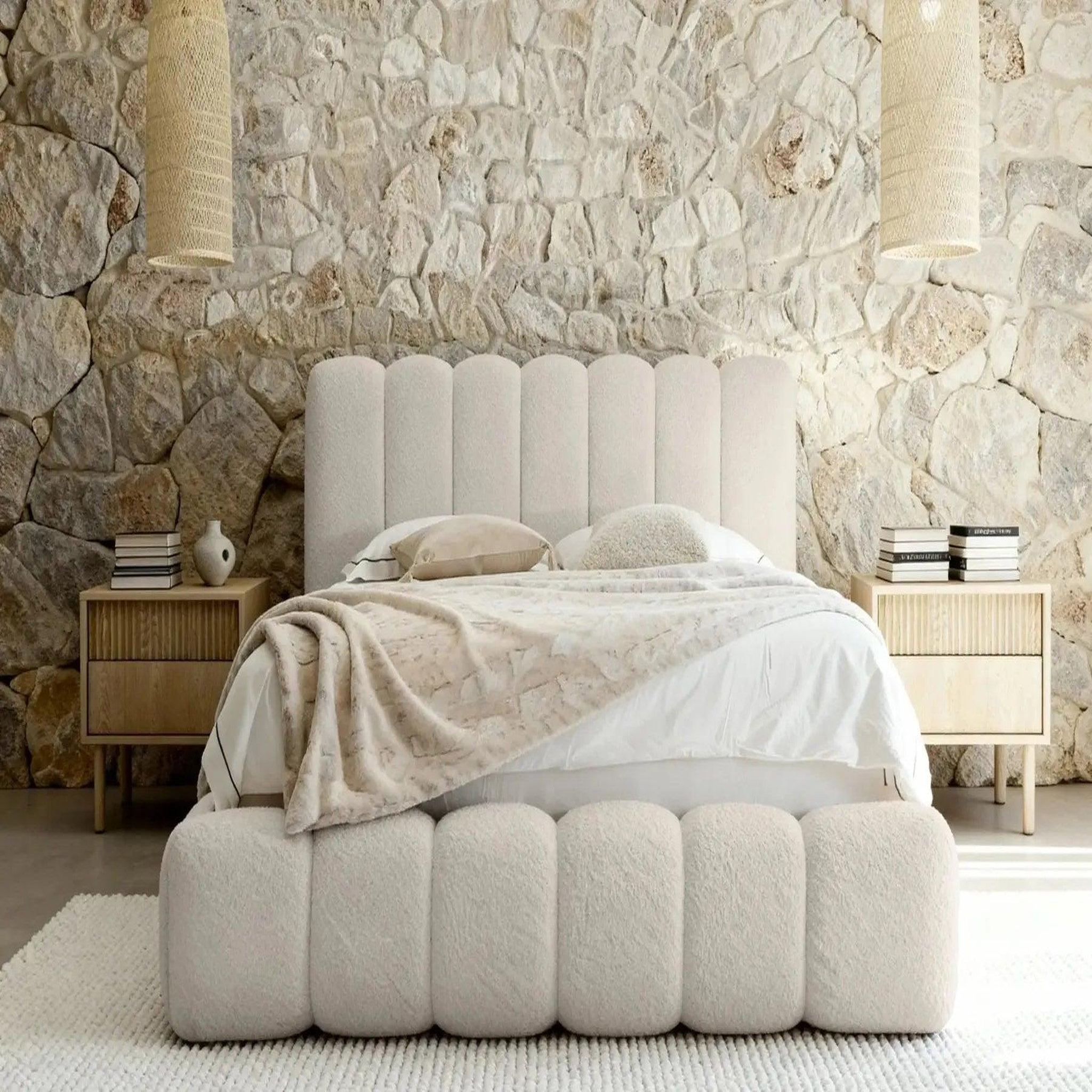 Voir la diapositive 3 : CASANOVA PARIS Garance - lit coffre tissu chenille