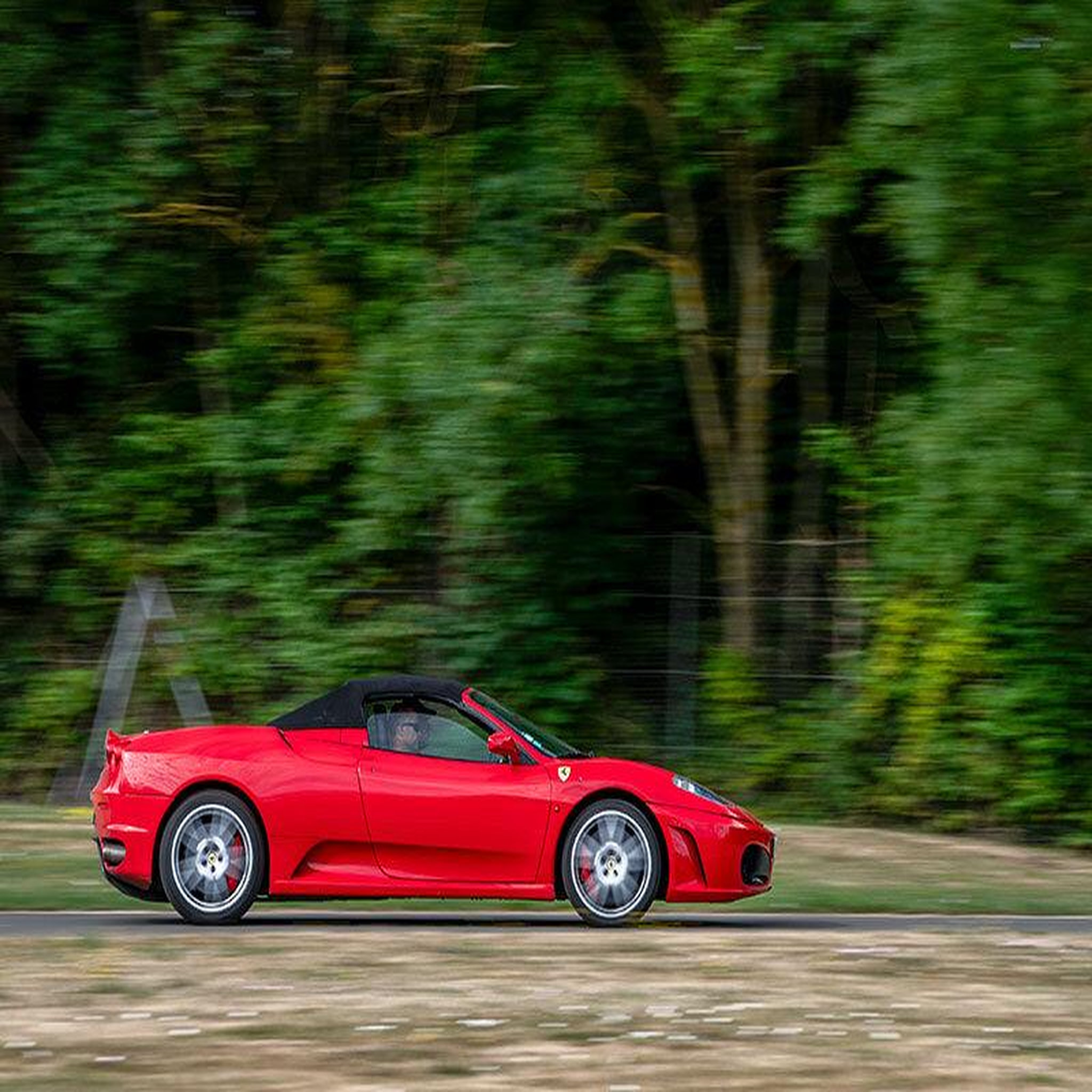 Voir la diapositive 2 : Smartbox Stage de pilotage enfant : 4 tours de circuit en lamborghini gallardo et en ferrari f430 spider - coffret cadeau sport & aventure