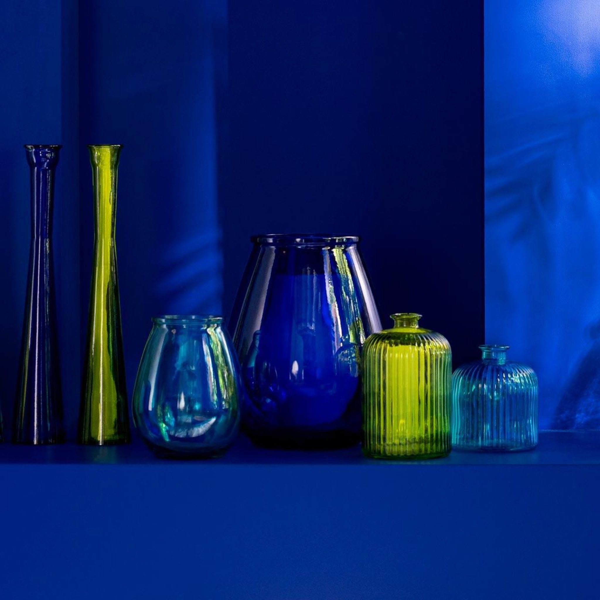 Voir la diapositive 3 : J-LINE Vase déco en verre  stripe  35cm bleu