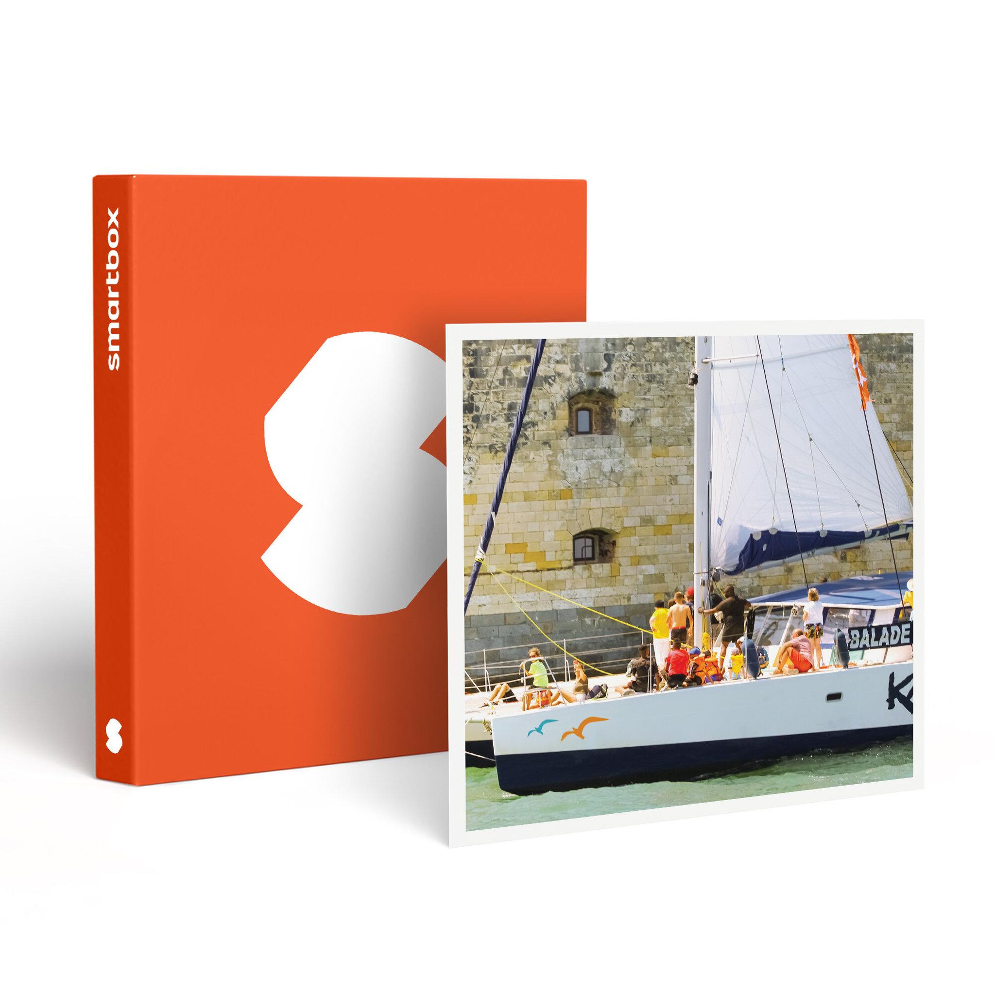 Smartbox Cap vers fort boyard : balade en catamaran de 4h pour 2 personnes - coffret cadeau sport & aventure