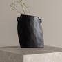 Voir la diapositive 4 : Paris Prix Vase Design en Céramique  Hie  21cm Noir