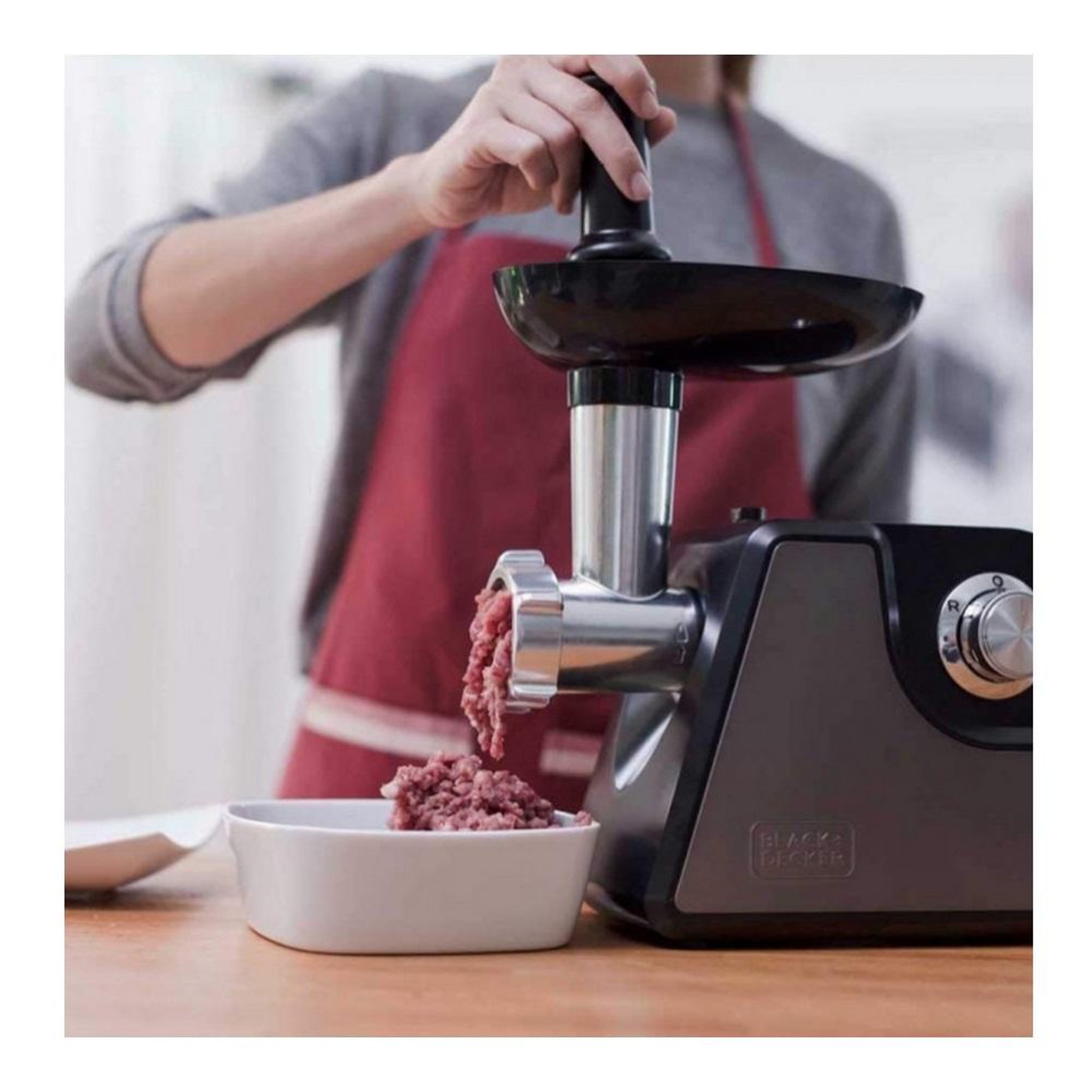 Voir la diapositive 2 : Black et Decker Hachoir à viande 1000w noir - BXMMA1000E