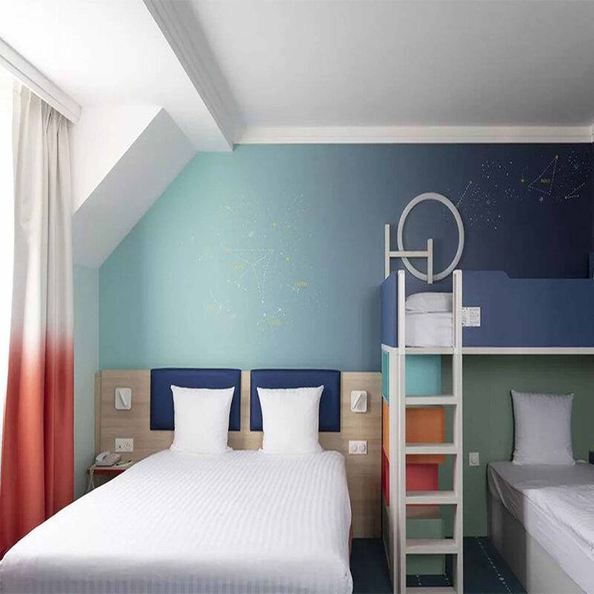 Voir la diapositive 2 : Smartbox Séjour féerique en famille : 3 jours magiques en hôtel 4* près de paris - coffret cadeau séjour
