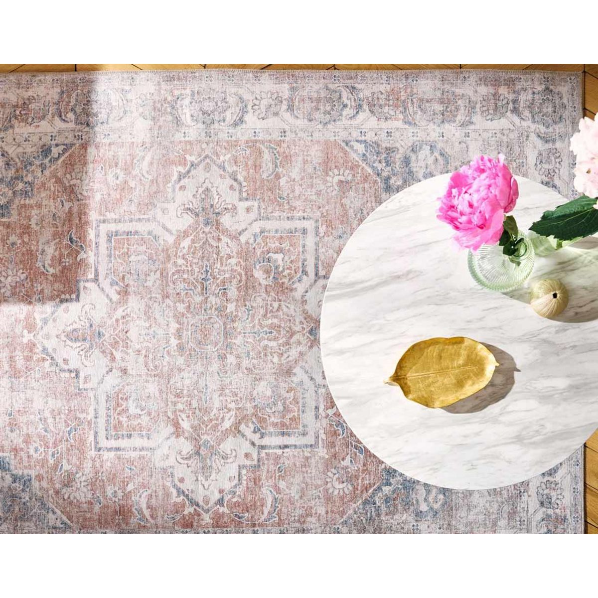 LISA DESIGN Valverde - table basse ronde - effet marbre - doré - 70 cm