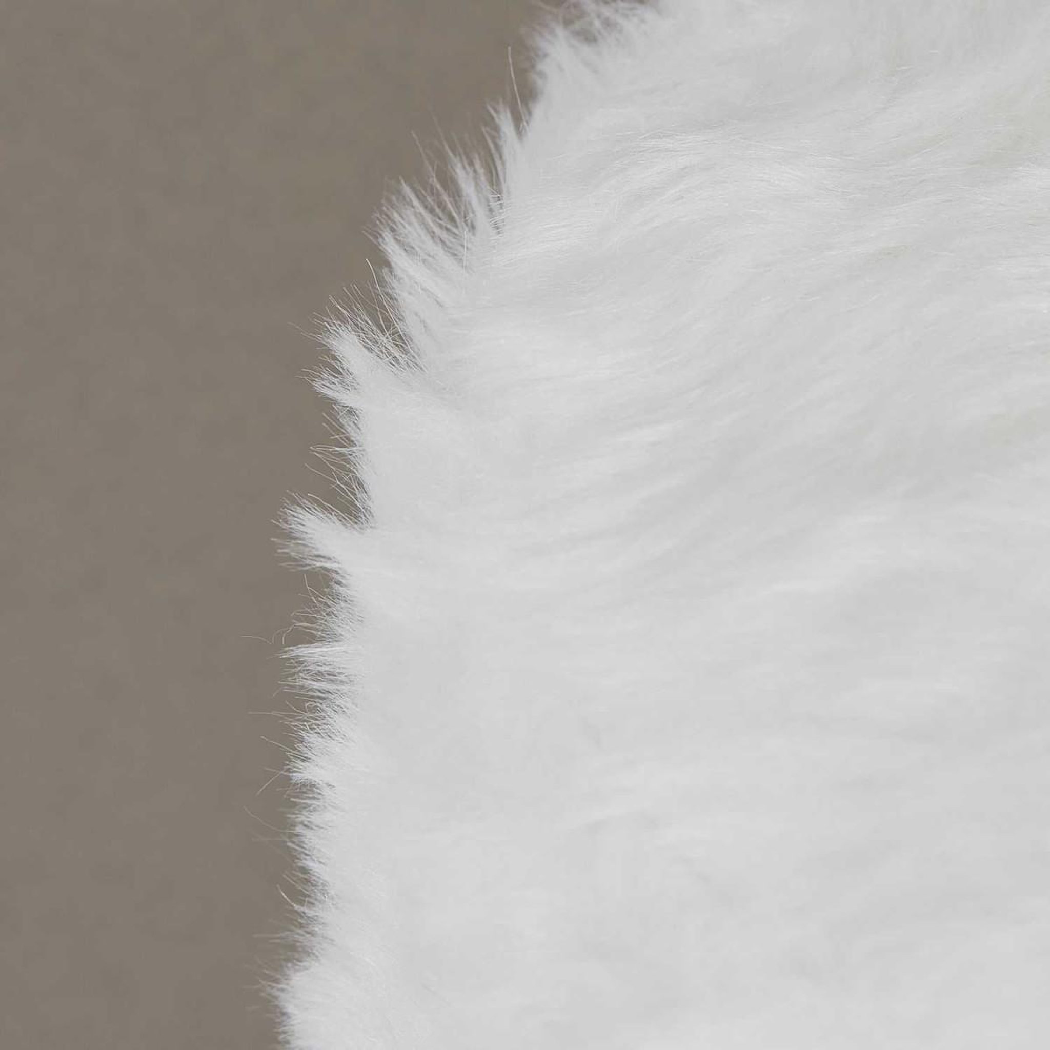 Voir la diapositive 3 : The Home Deco Factory Tabouret imitation fourrure  curtis  40cm blanc