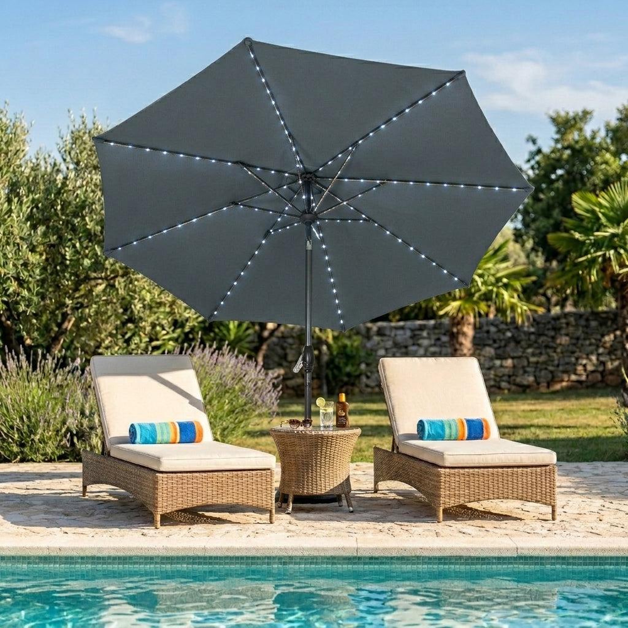 Voir la diapositive 4 : Monster Parasol Inclinable à LED 2,7 m & Socle en Béton