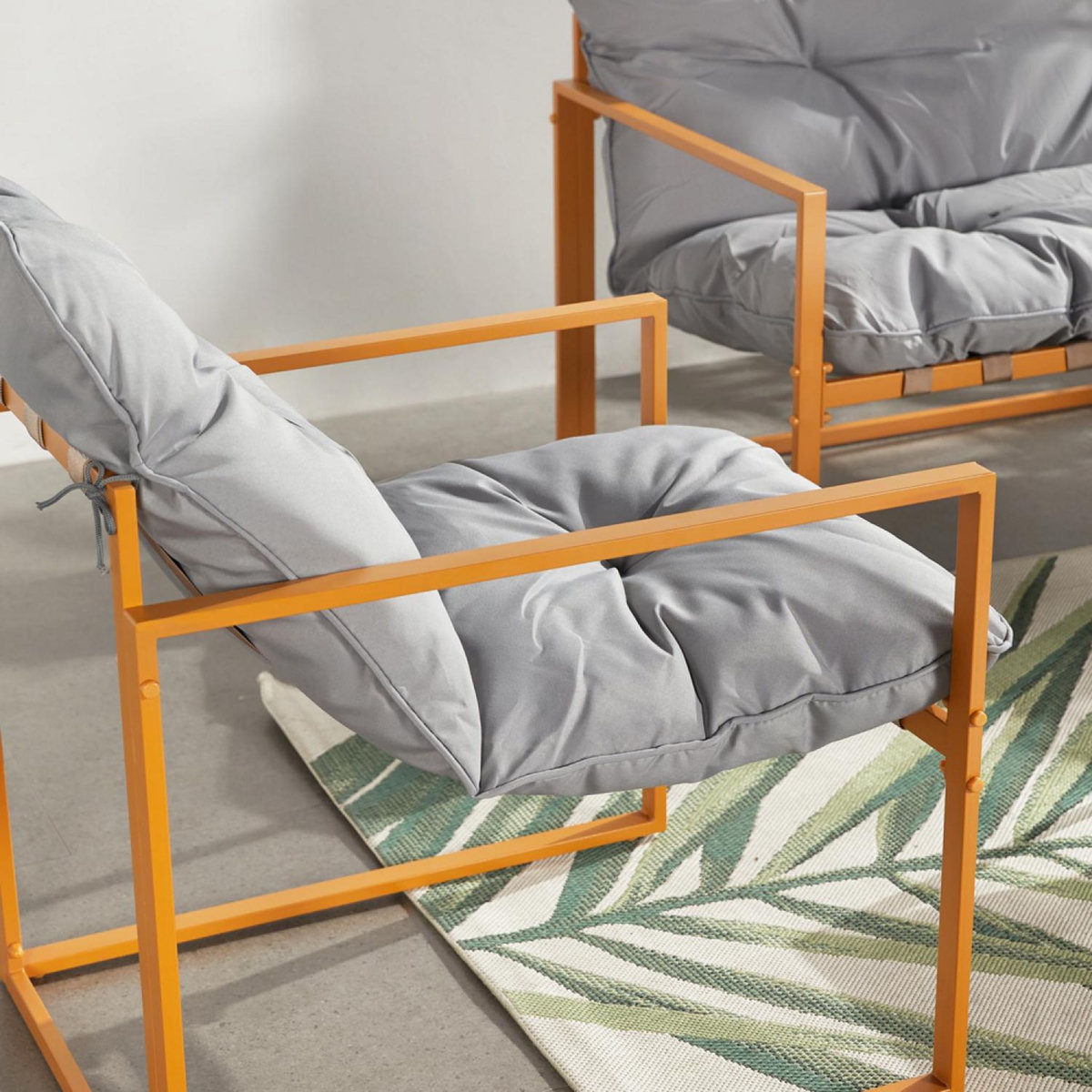 CONCEPT USINE Salon de jardin 4 places contemporain brun et coussins gris RABAT