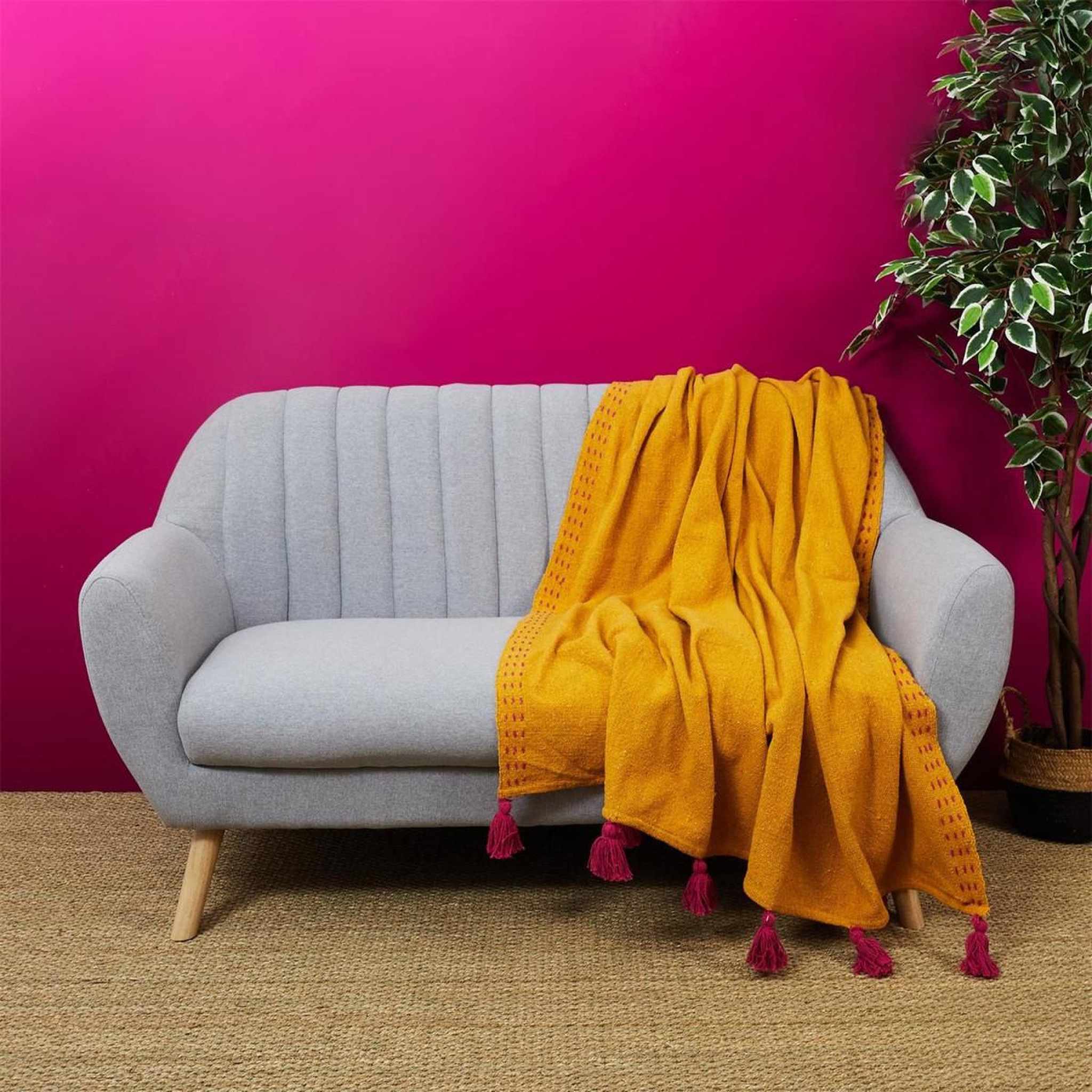 Voir la diapositive 3 : The Home Deco Factory Jeté de canapé coton  pompons  130x150cm ocre