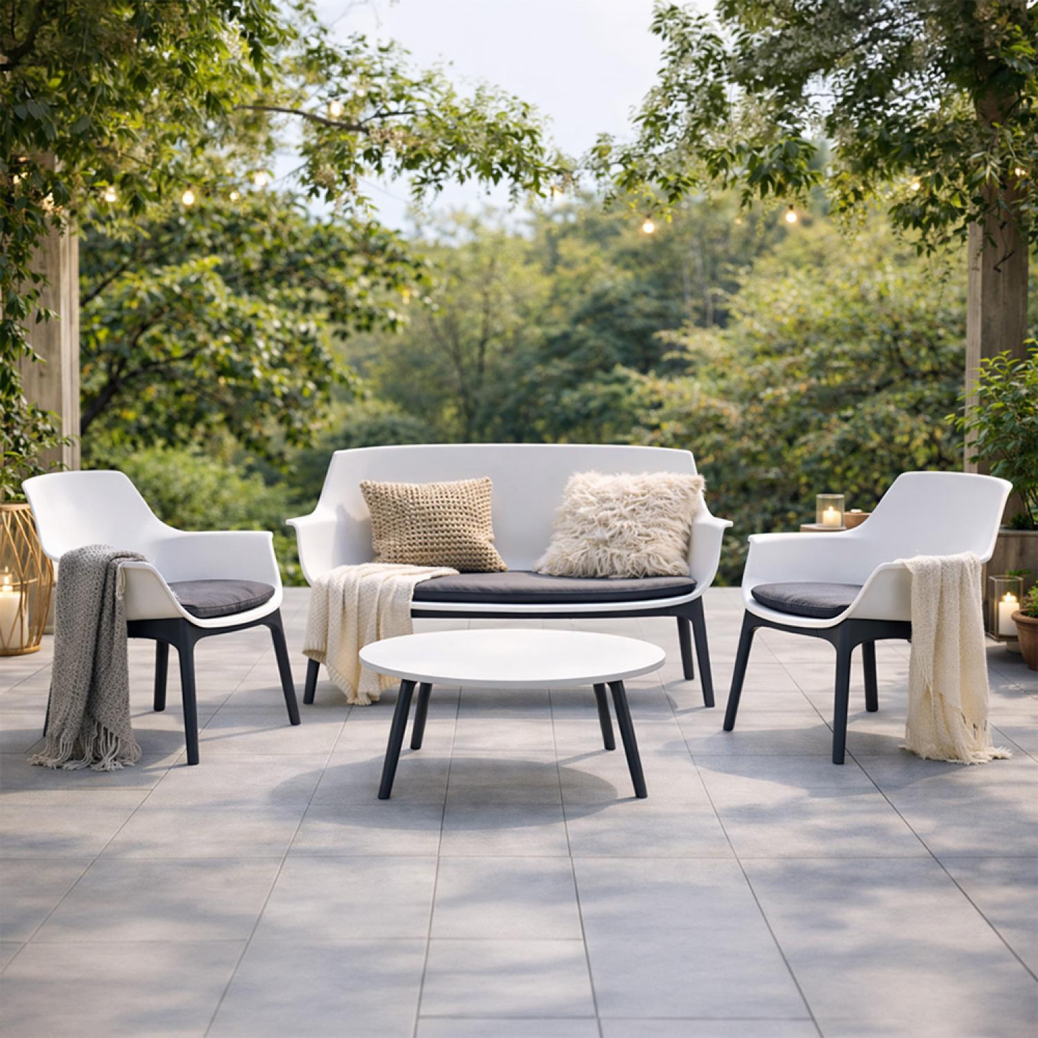 Voir la diapositive 2 : CONCEPT USINE Salon de jardin 4 places blanc avec table basse izmir