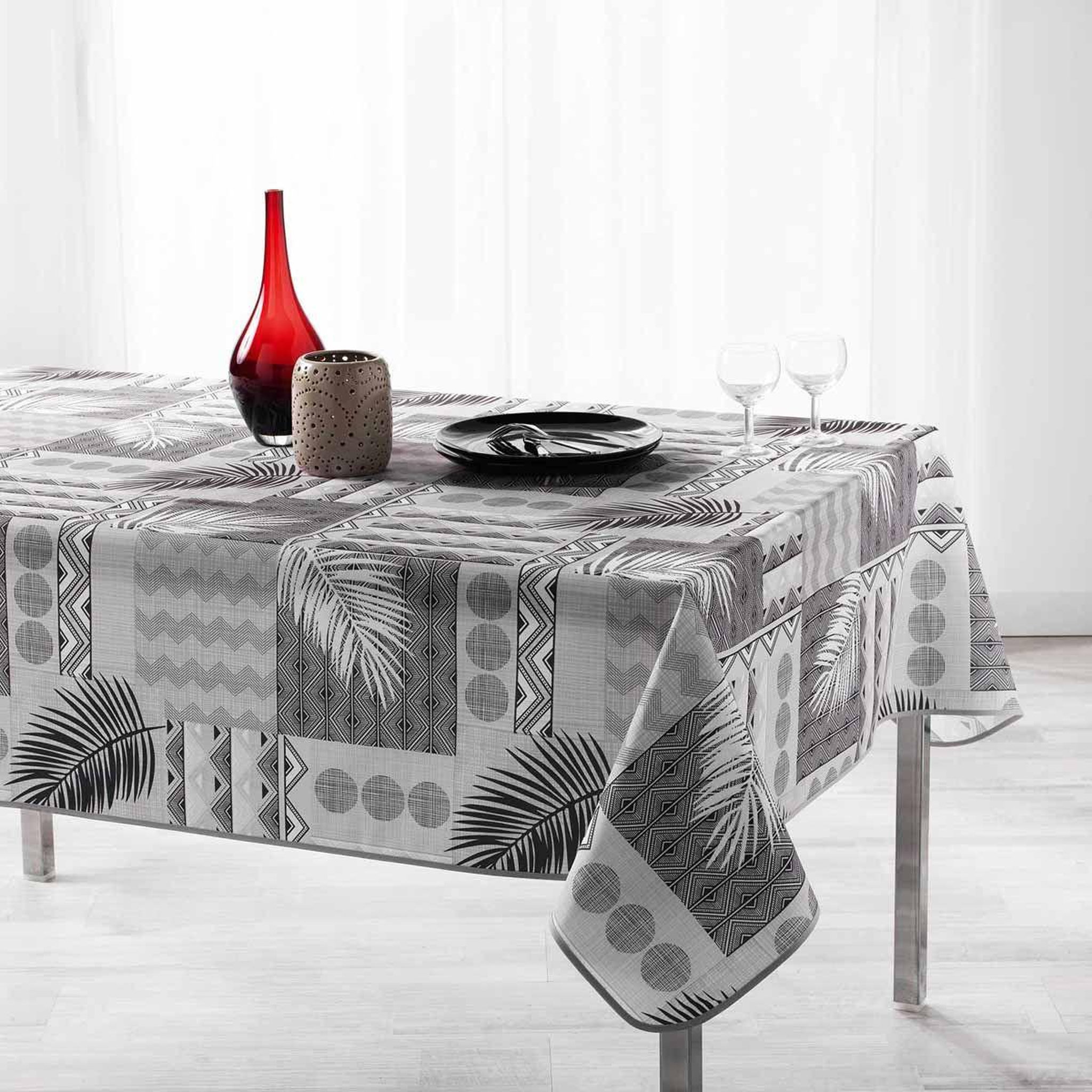 Douceur d'Intérieur Nappe déco imprimée  neha  150x240cm noir
