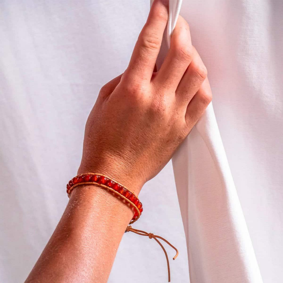 SLOYA Bracelet Facelia en pierres Cornaline et cuir véritable