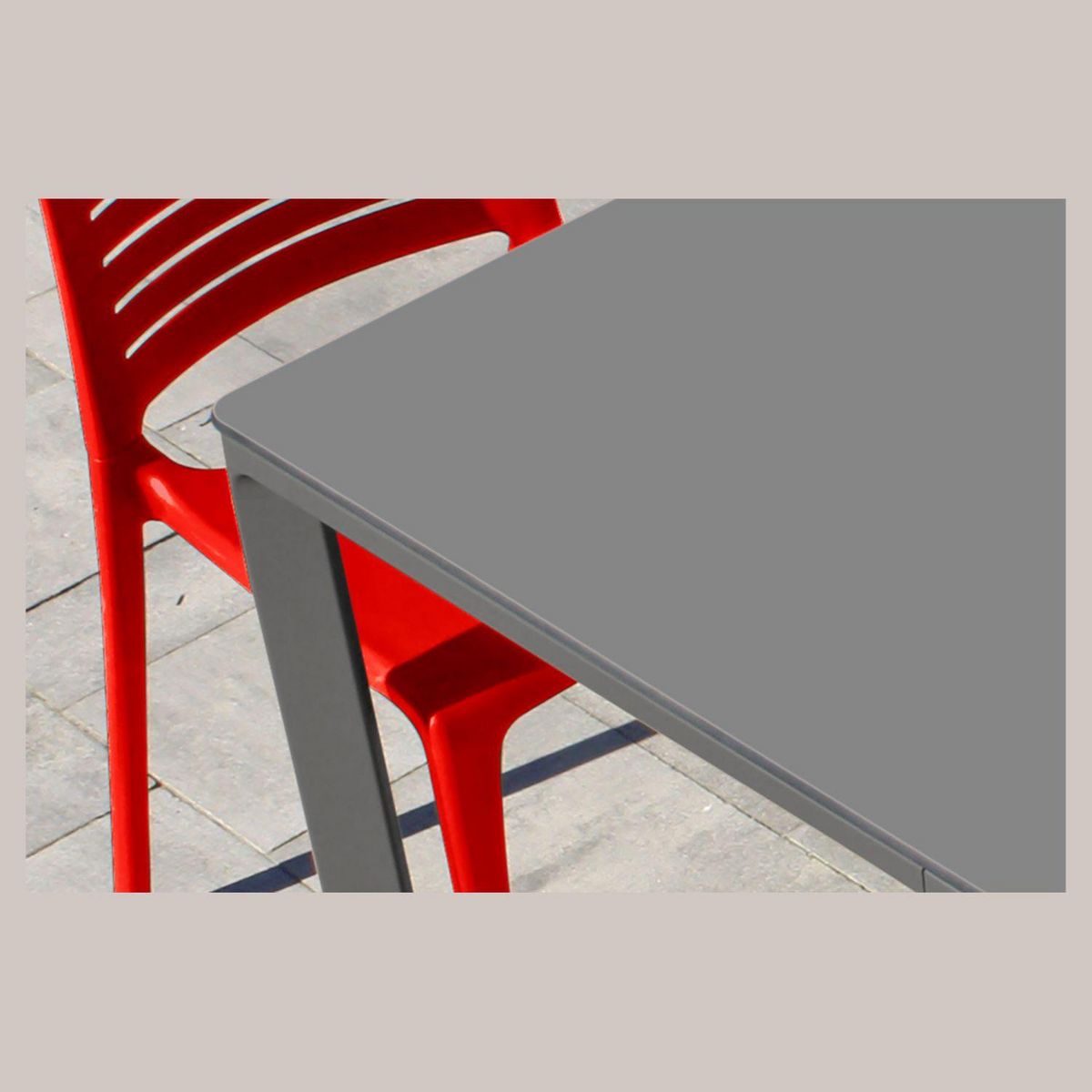 DCB GARDEN Table de jardin rectangulaire - 4/6 places - Aluminium laqué et peinture - Anthracite - EPOXY MEET