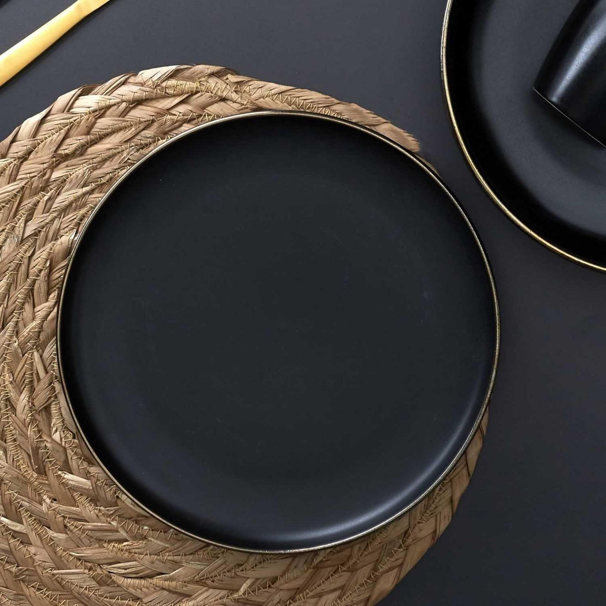 TOILINUX Lot 18 assiettes de service gamme Moscou - Noir