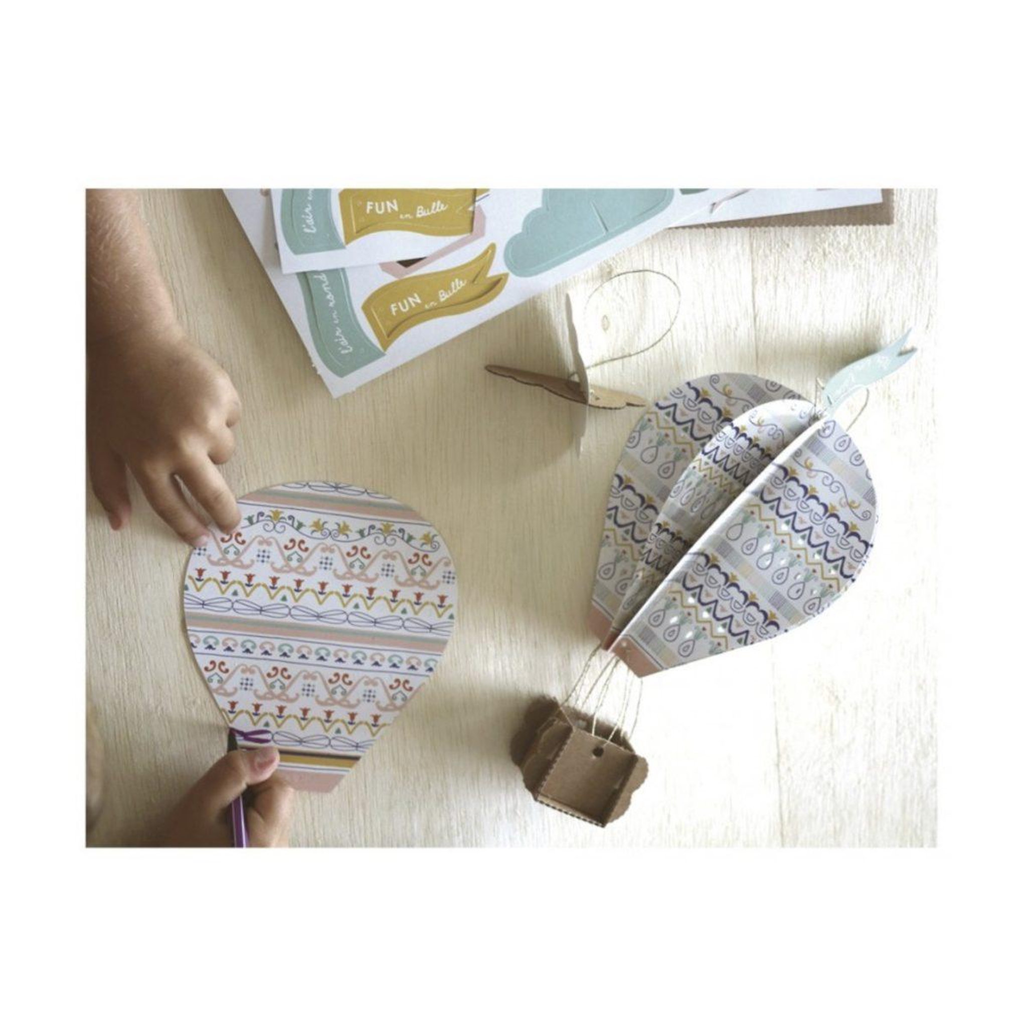 Voir la diapositive 4 : PIROUETTE CACAHOUETE Kit creatif montgolfieres