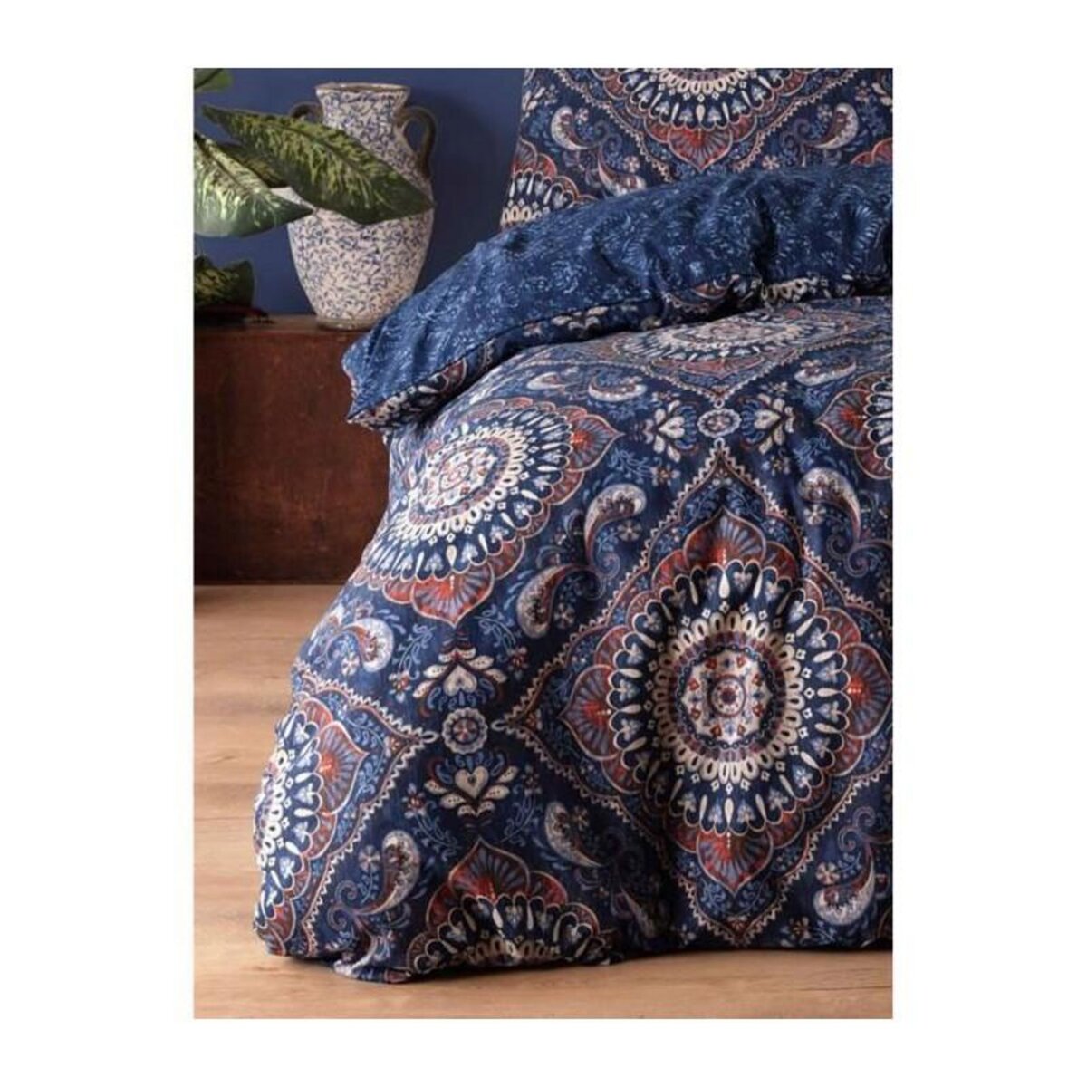 GENERIQUE Parure de lit - 1 housse de couette 220 x 240 cm + 2 taies d'oreiller 60 x 60 cm - 65% coton, 35% polyester - Bleu