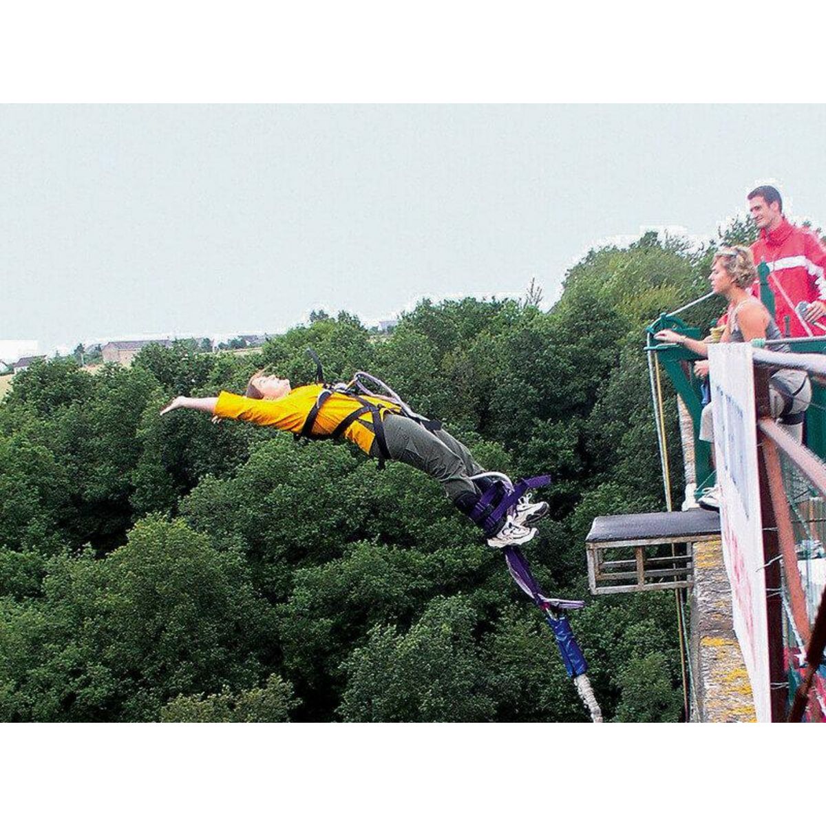 Smartbox Saut à l'élastique en tandem pour 2 personnes au viaduc de Saint-Georges-le-Gaultier avec certificat - Coffret Cadeau Sport & Aventure