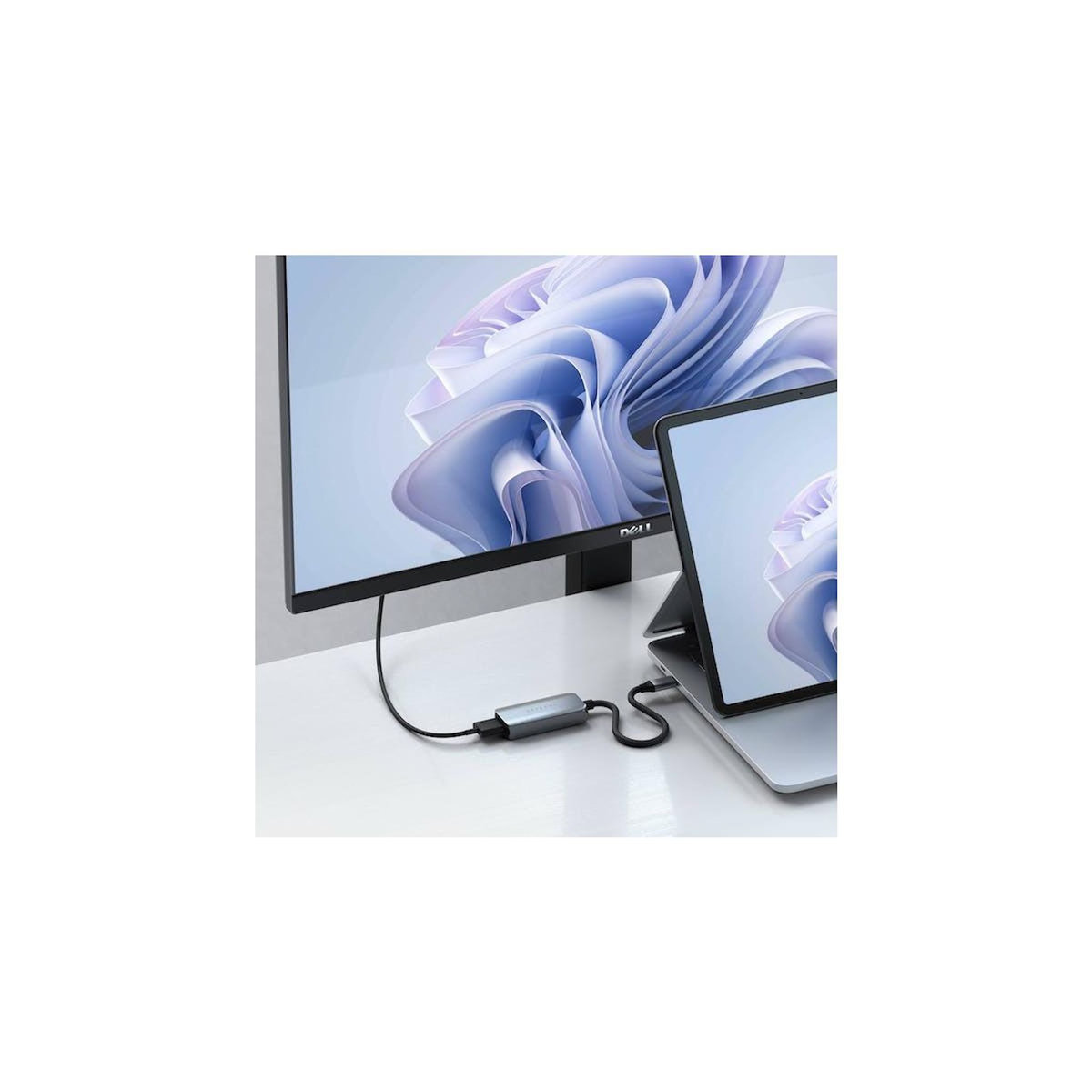 SATECHI Satechi ST-AC8KHM adaptateur graphique USB 7680 x 4320 pixels Noir, Argent