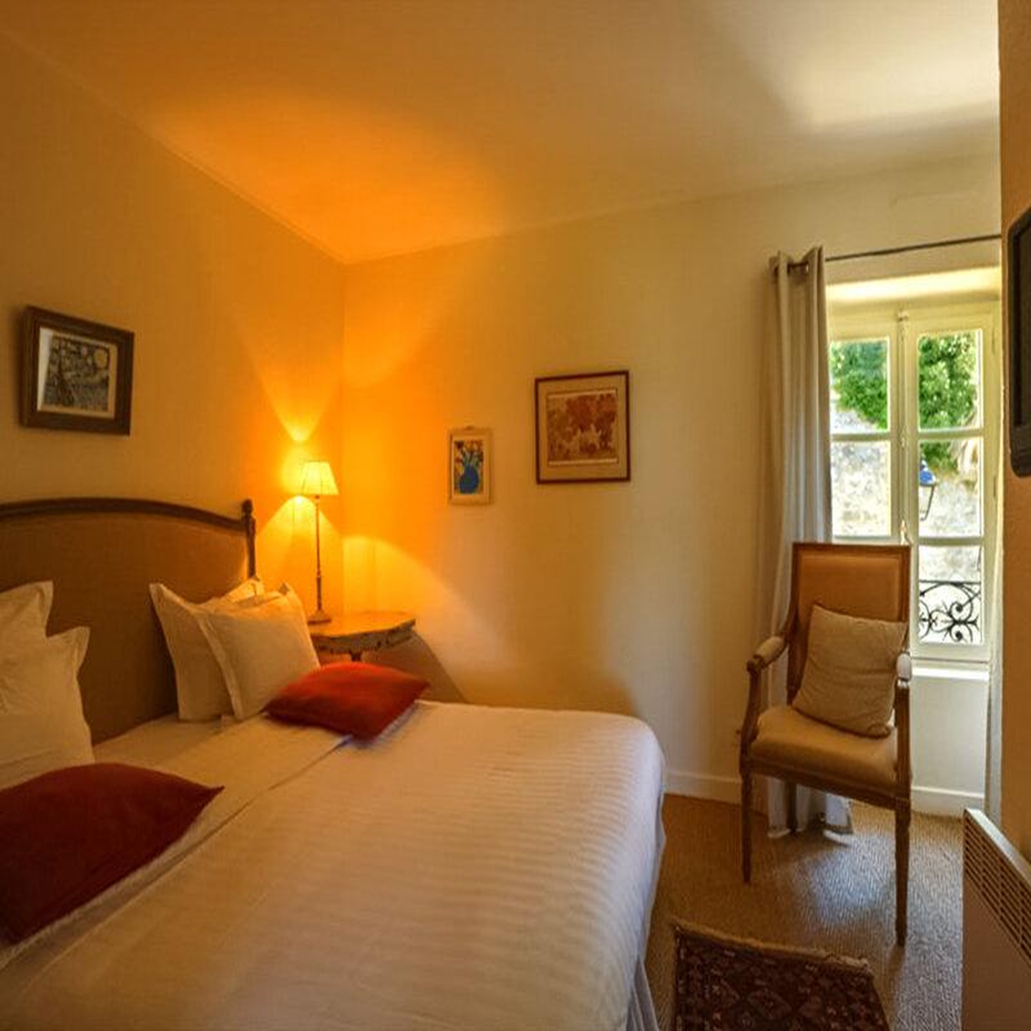 Voir la diapositive 2 : Smartbox Escapade champêtre près de valence : 3 jours avec dîner dans un charmant hôtel-restaurant - coffret cadeau séjour