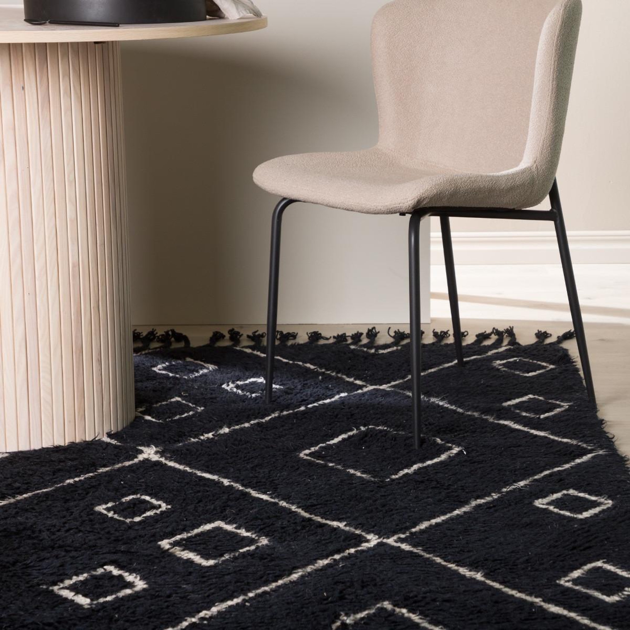 Voir la diapositive 3 : Paris Prix Tapis déco en laine  david  162x230 noir