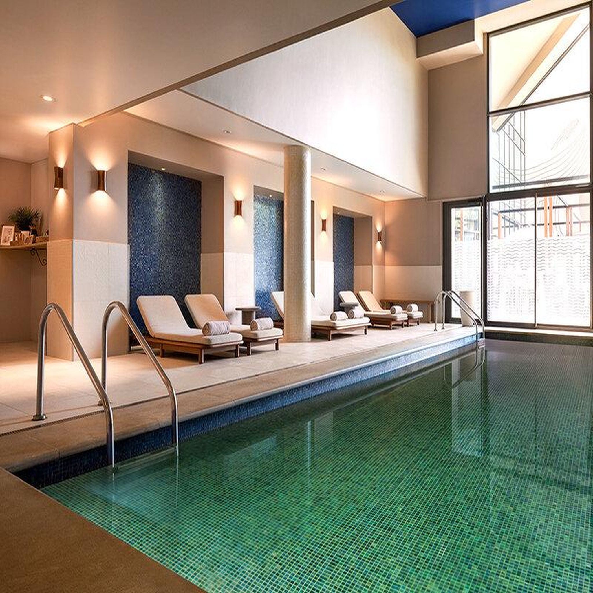 Voir la diapositive 2 : Smartbox 2 jours en hôtel 5* à aix-en-provence avec dîner 3 plats, cocktail et accès libre à l'espace bien-être - coffret cadeau séjour