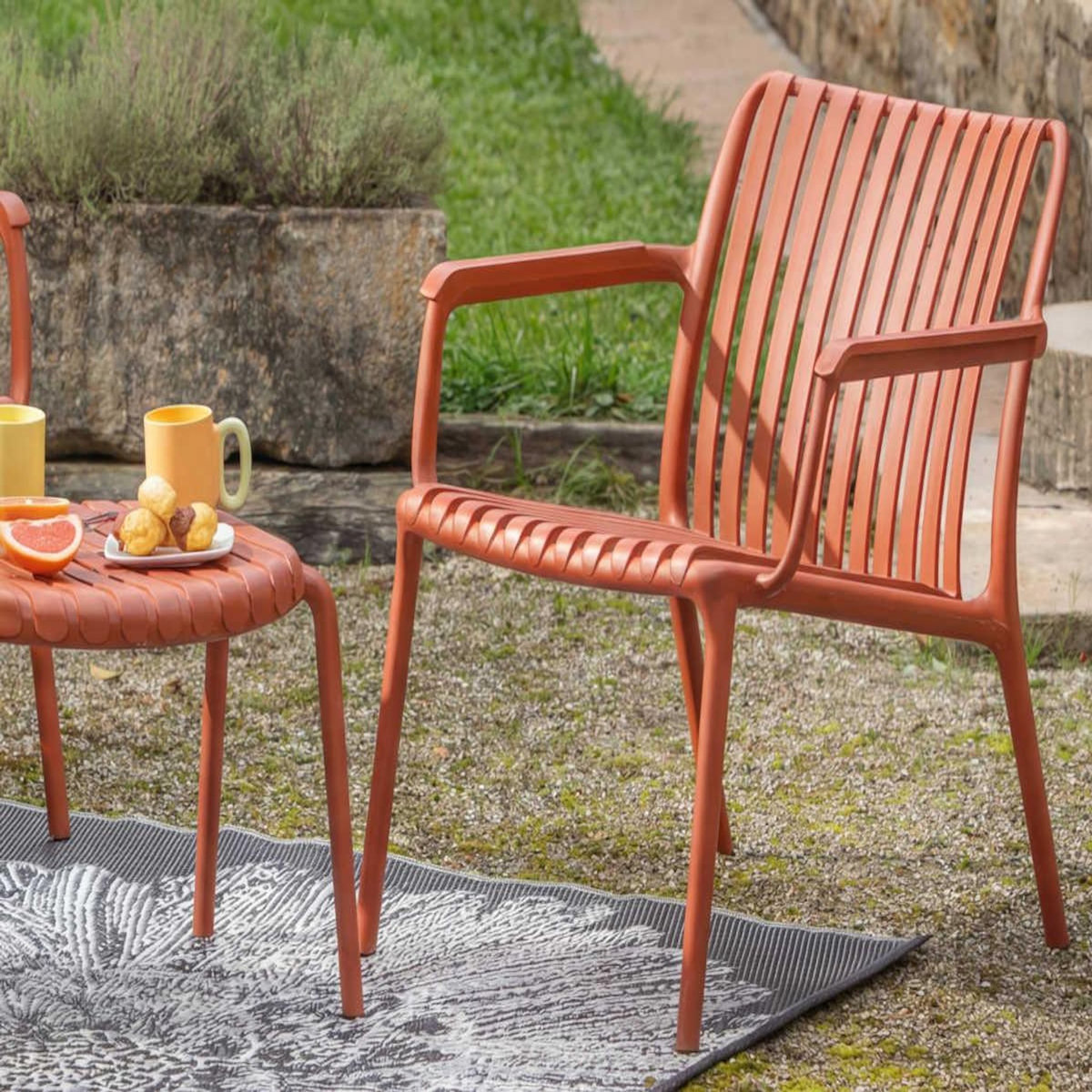 Jardiline Fauteuil bas de jardin en résine PP 50 % recyclé, terracotta - Jardiline