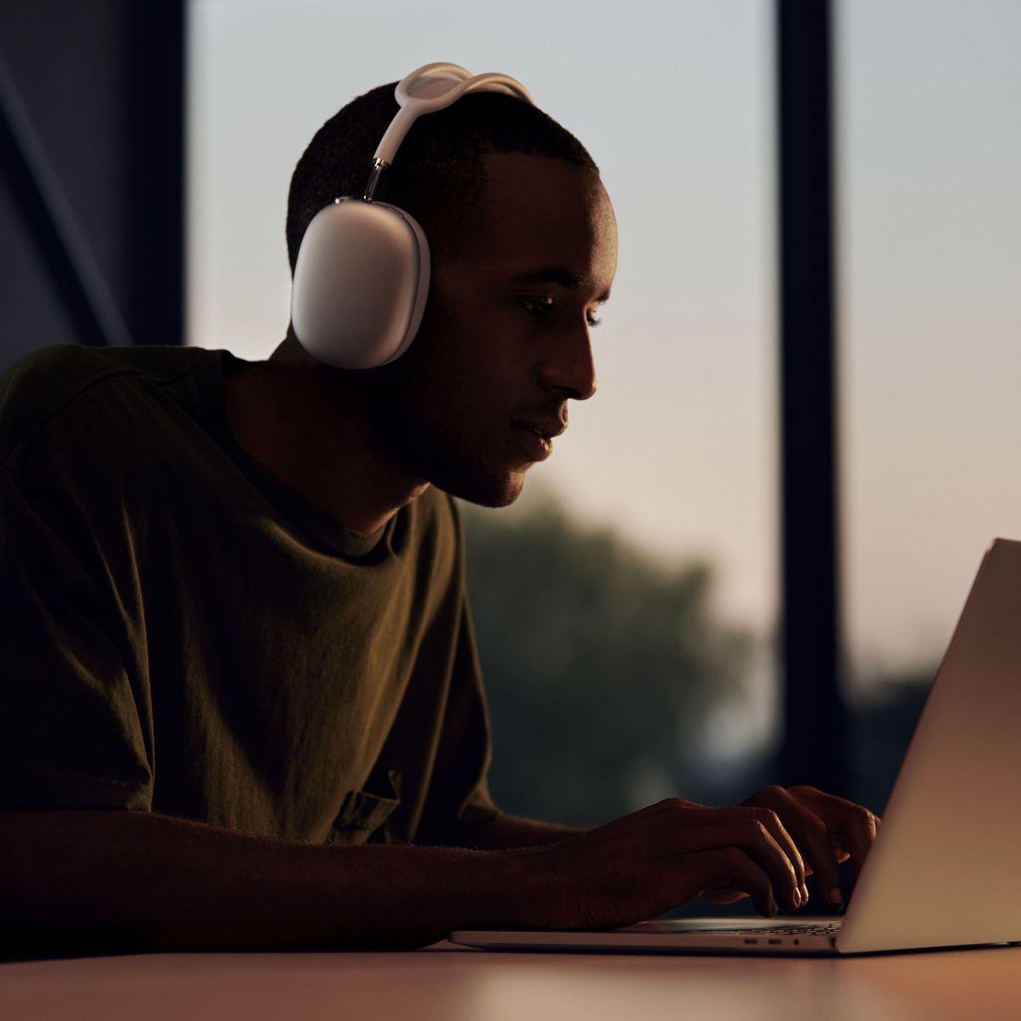 Voir la diapositive 5 : APPLE Casque AirPods Max Gris Sidéral