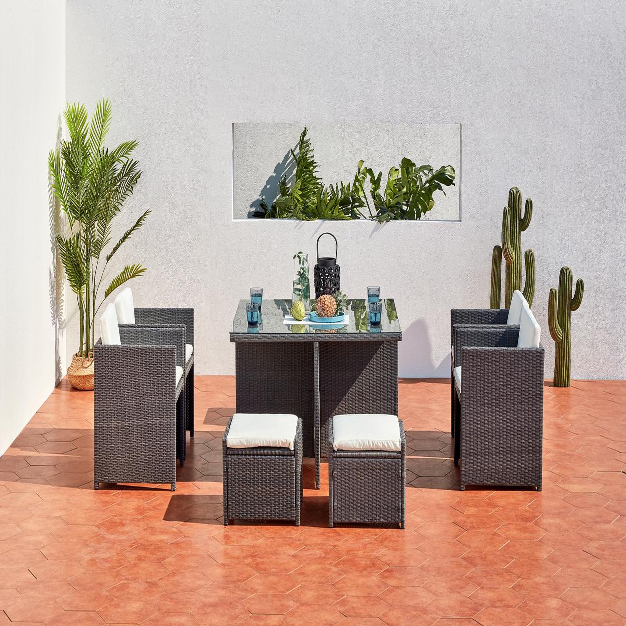 Voir la diapositive 5 : CONCEPT USINE Table et chaises 8 places encastrables en résine gris-blanc miami