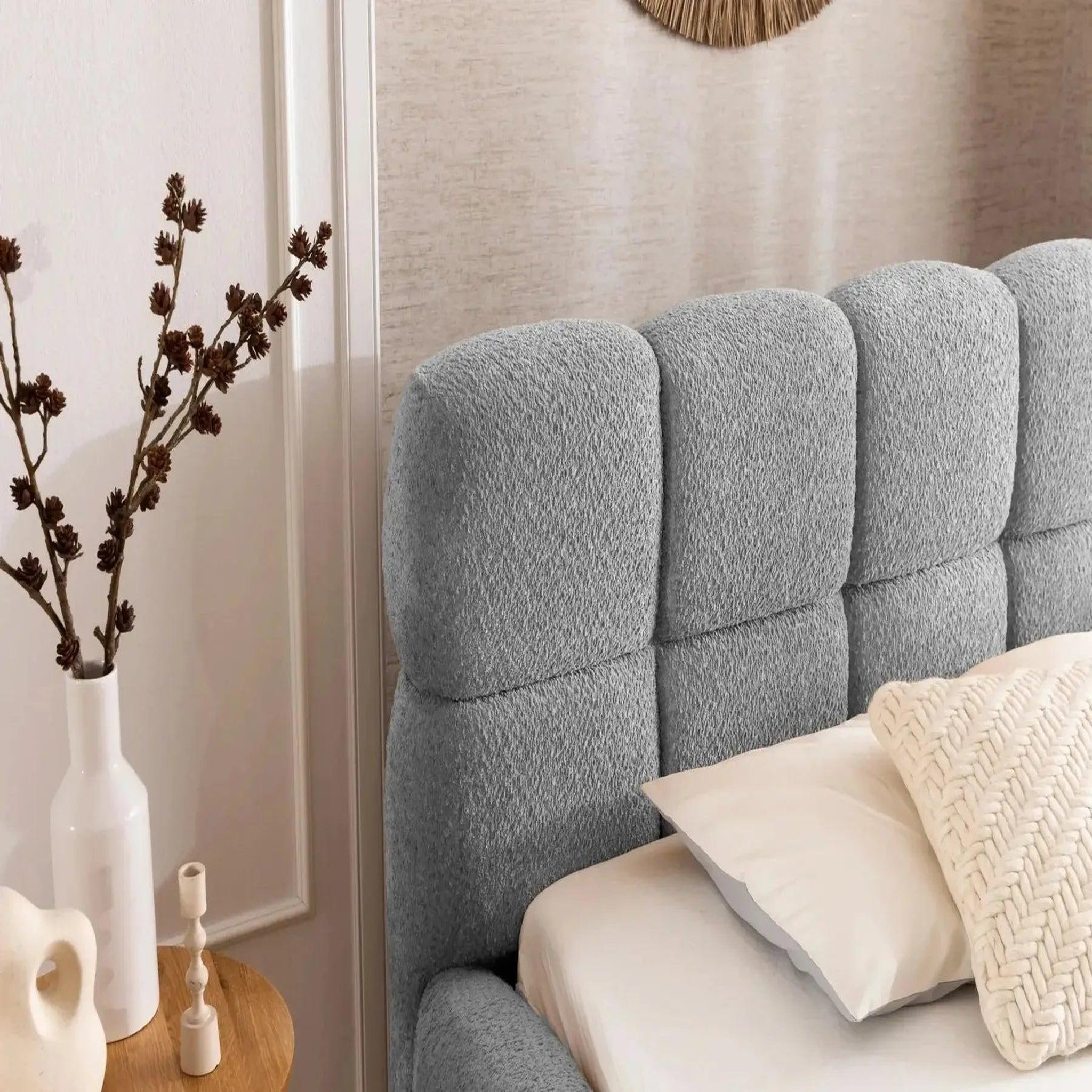 Voir la diapositive 4 : CASANOVA PARIS Elise - lit coffre tissu bouclette