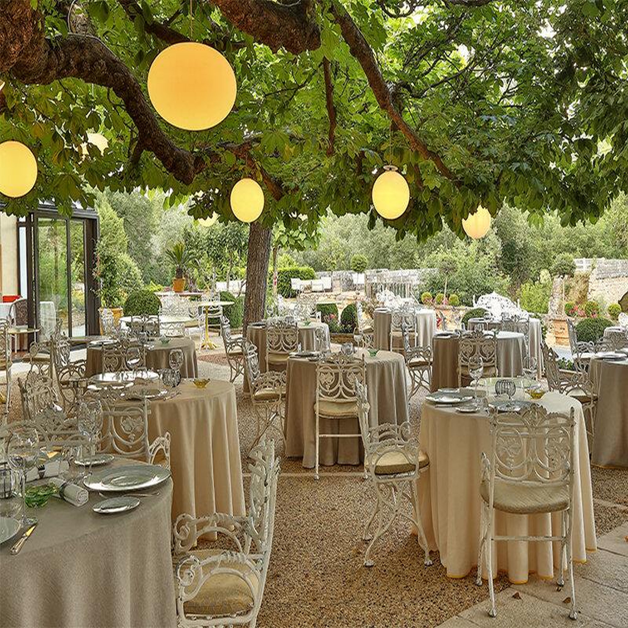 Voir la diapositive 2 : Smartbox Adresses primées : repas 6 plats au restaurant le pont de l'ouysse près de rocamadour - coffret cadeau gastronomie