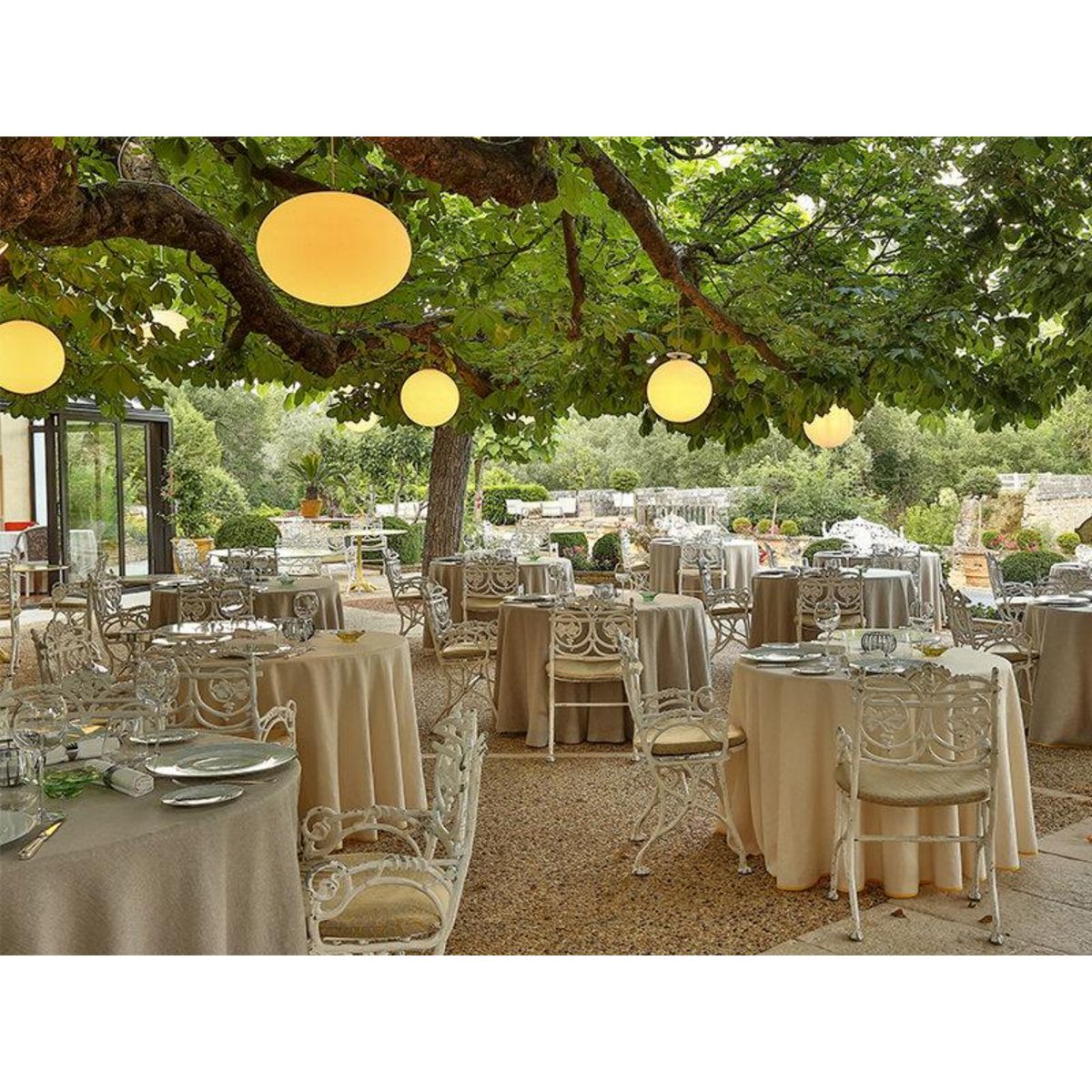 Smartbox Adresses primées : repas 6 plats au restaurant Le Pont de l'Ouysse près de Rocamadour - Coffret Cadeau Gastronomie